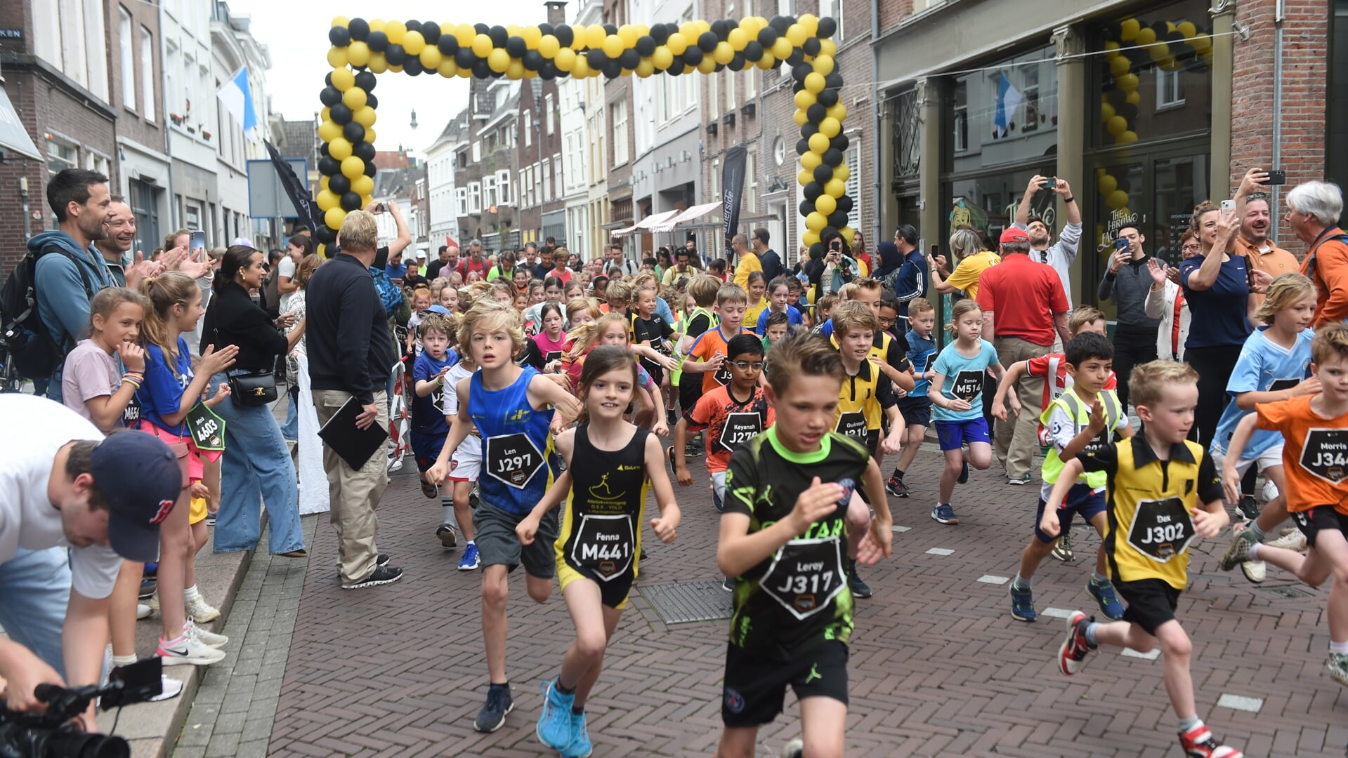 Weergoden zijn Vestingloop in Den Bosch goed gezind - Adverteren Den ...
