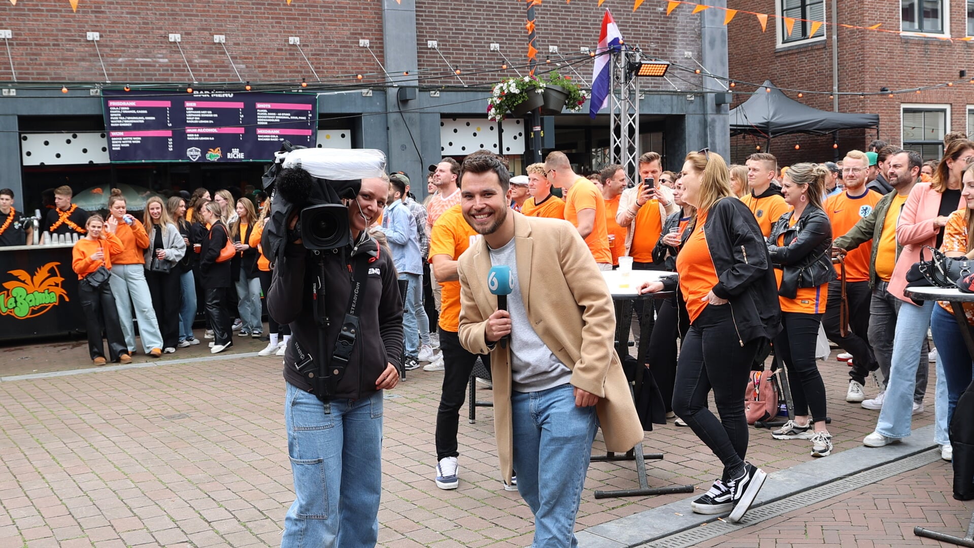 SBS filmt Boxmeerse oranjekoorts