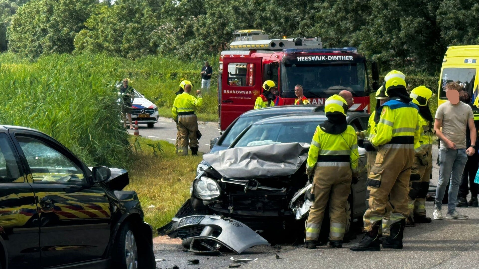 Meerdere gewonden bij frontale botsing op Steeg