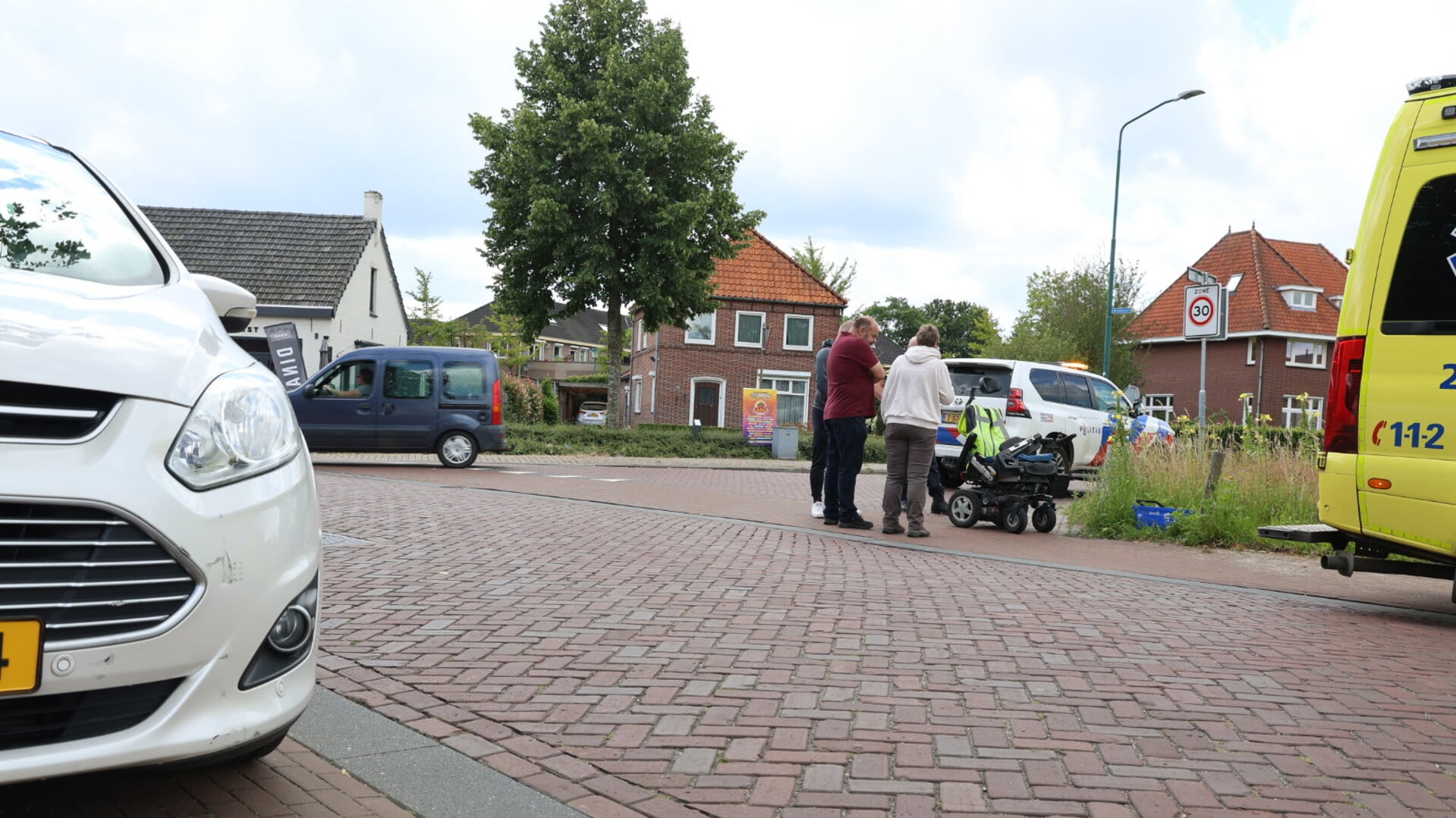 Man in rolstoel naar ziekenhuis na botsing met automobiliste in Sint Anthonis