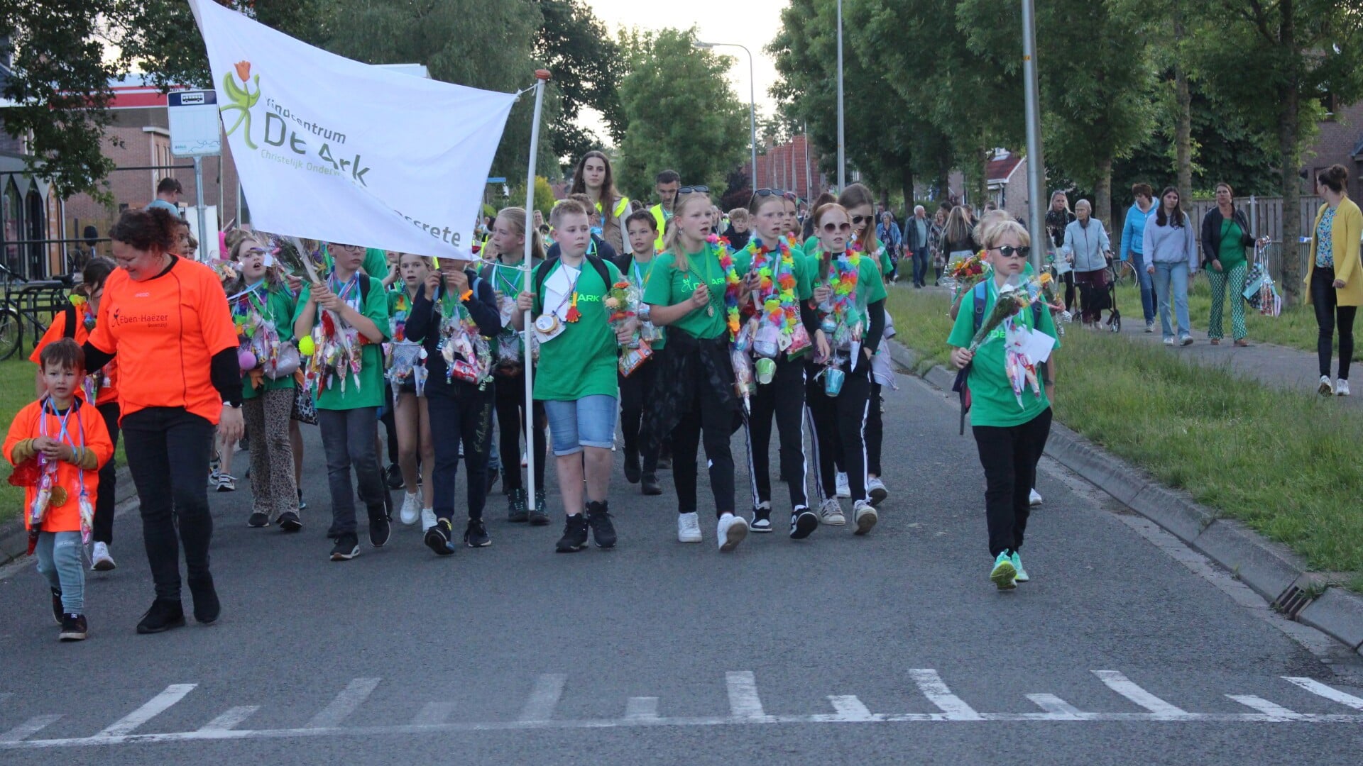 650 wandelaars lopen Avondvierdaagse Oldemarkt