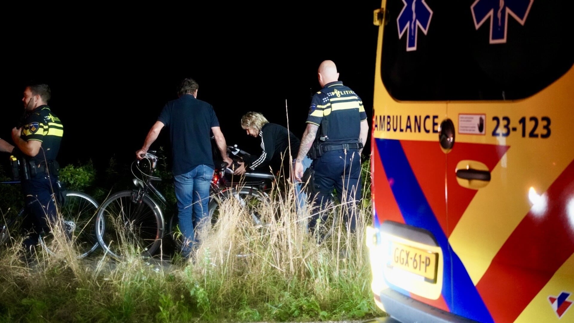 Fietser gewond naar ziekenhuis na val