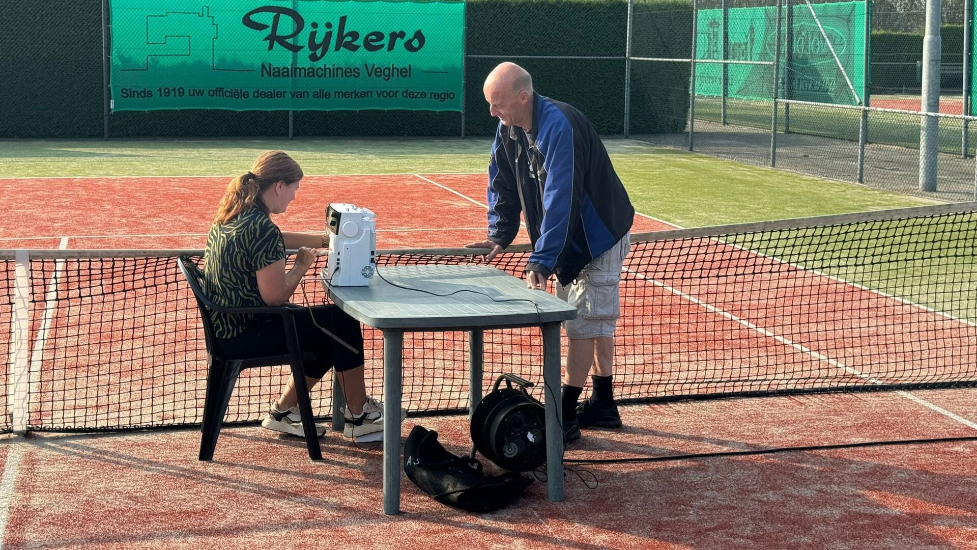Rijkers maakt tennisnet ter plaatse - Adverteren Veghel | Stadskrant ...