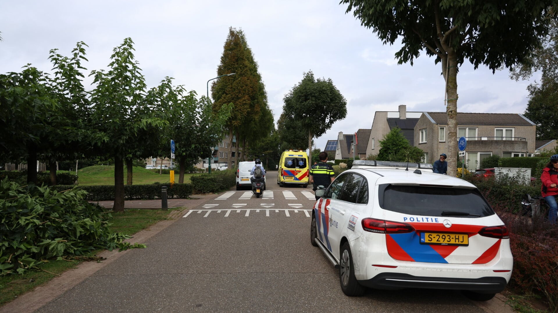 Fietsster en auto komen met elkaar in botsing in Cuijk