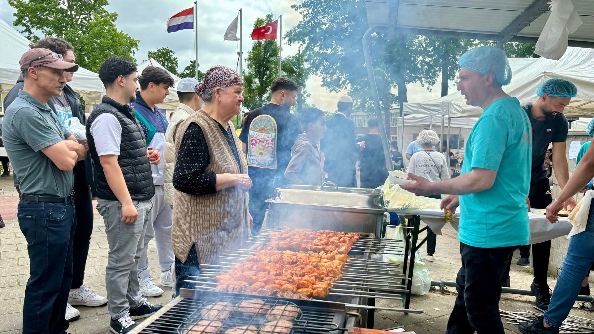 Ahmet Yesevi moskee bedankt Cuijk met Kermes