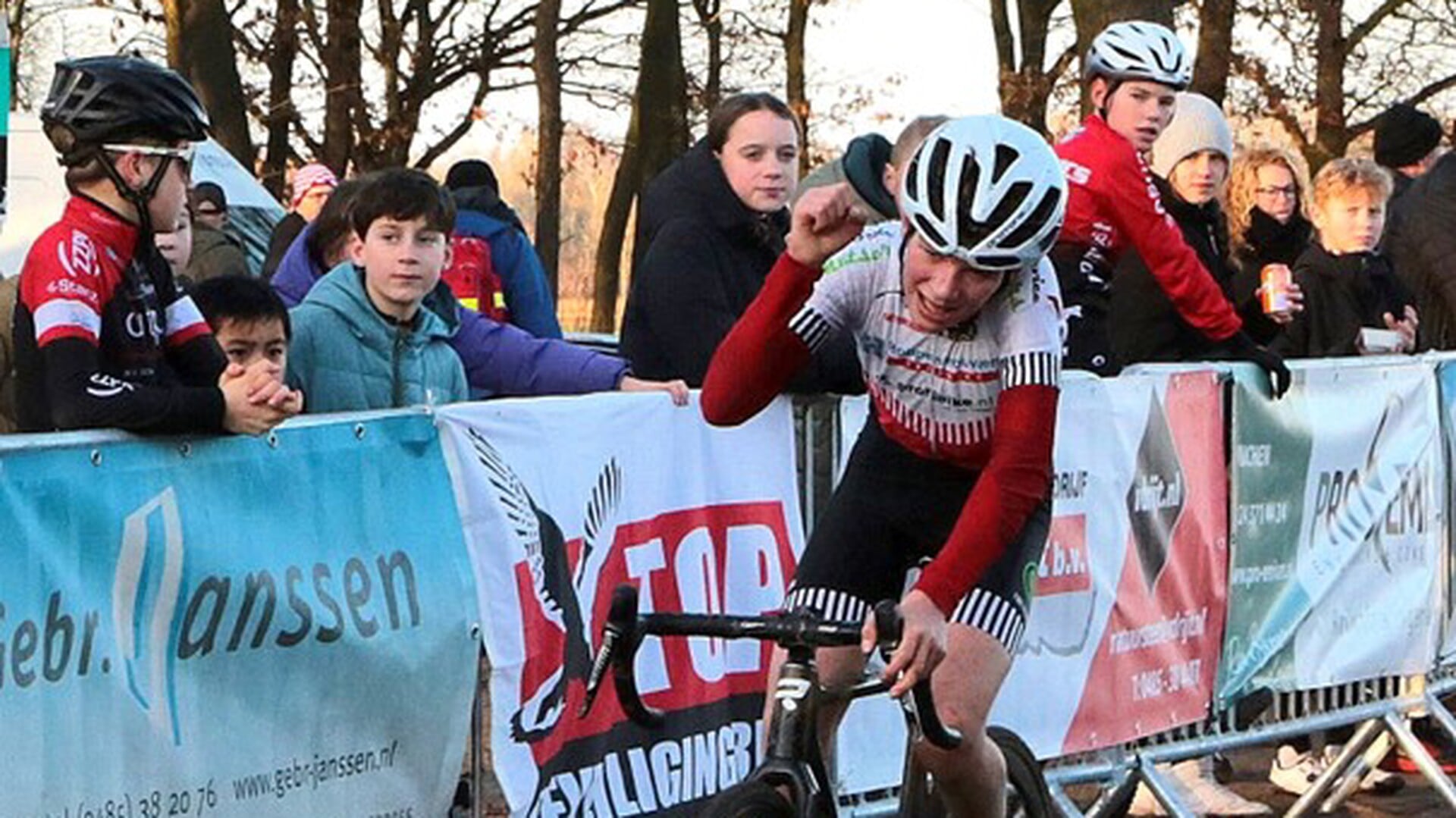 Uitdagende jeugdveldrit in Oploo