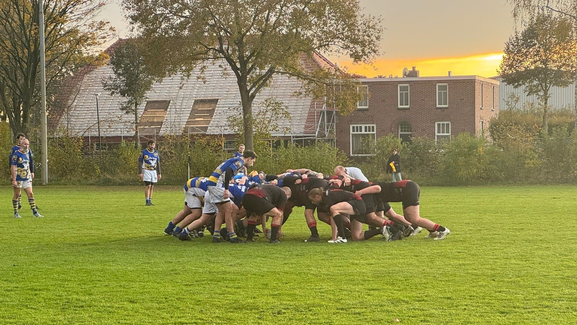 Blauwe plekken én gezelligheid? Dát is rugby
