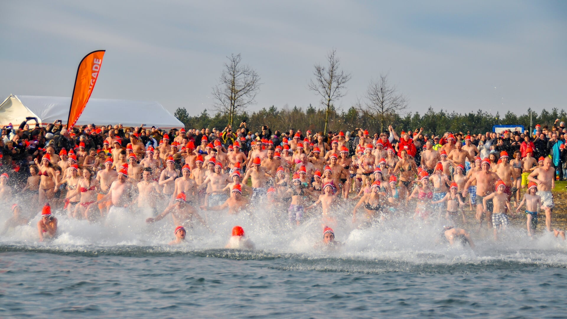 Duik jij ook mee tijdens de Unox Nieuwjaarsduik in Langenboom?