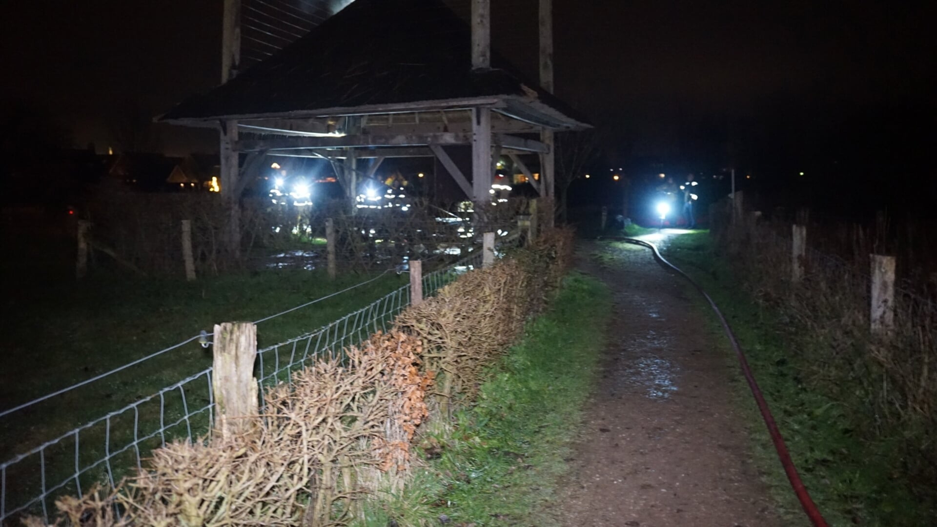 Brand in rieten kap in Oploo