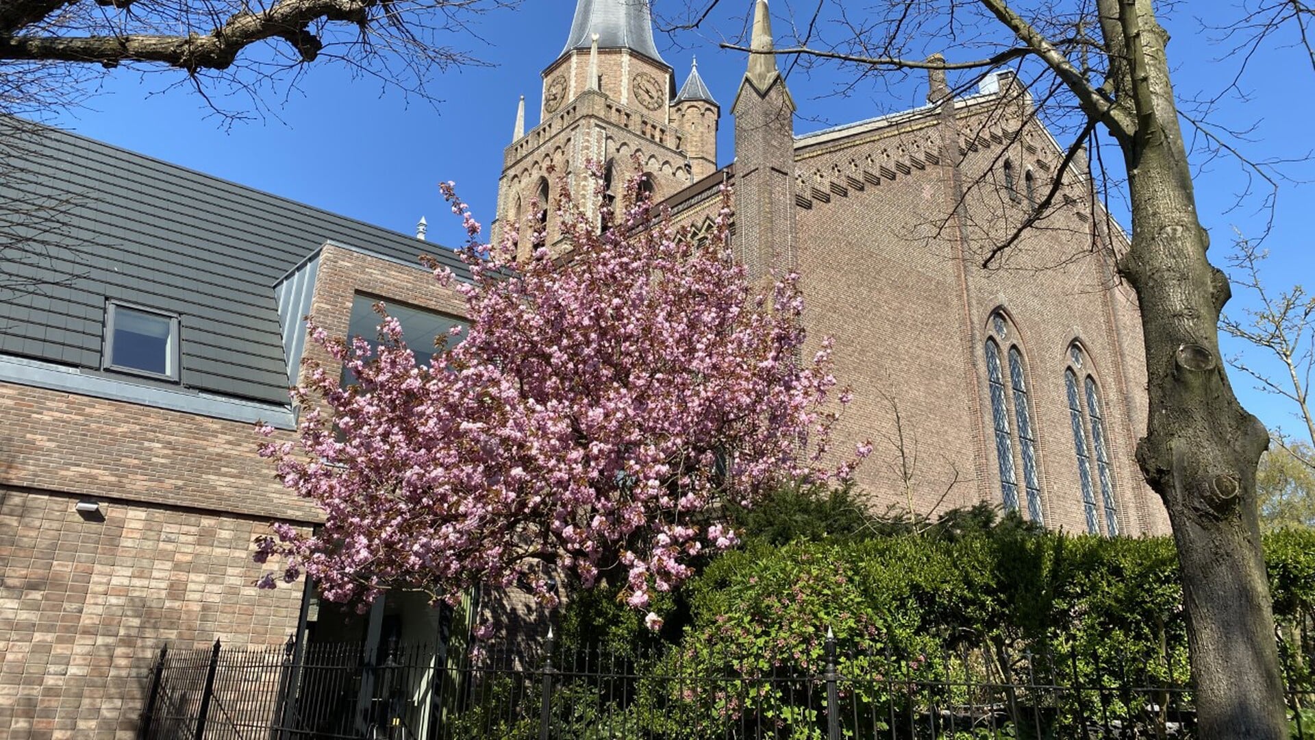 Otto Wolthuis en muzikanten geven een inloopconcert in de Dorpskerk