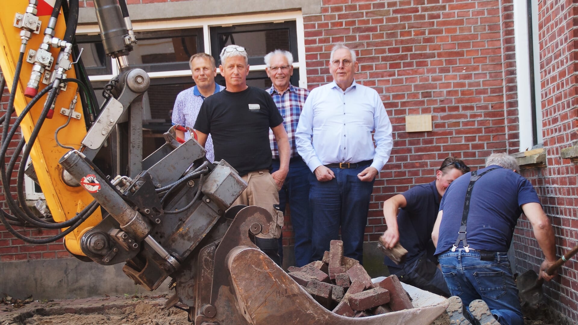 Eindelijk gaat dan toch schop in grond bij Oudheidkamer Hoolt’n