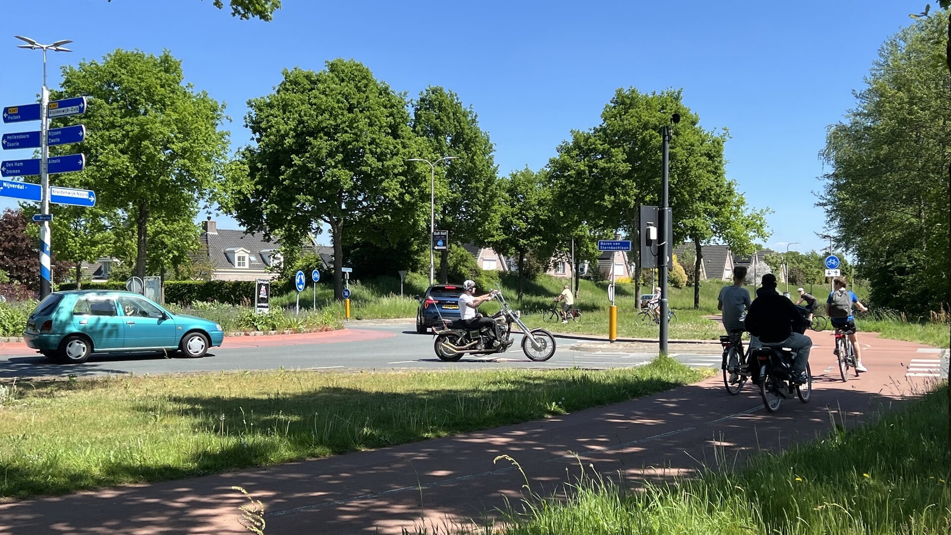 Tunnels bij rotonde Helmkruidlaan