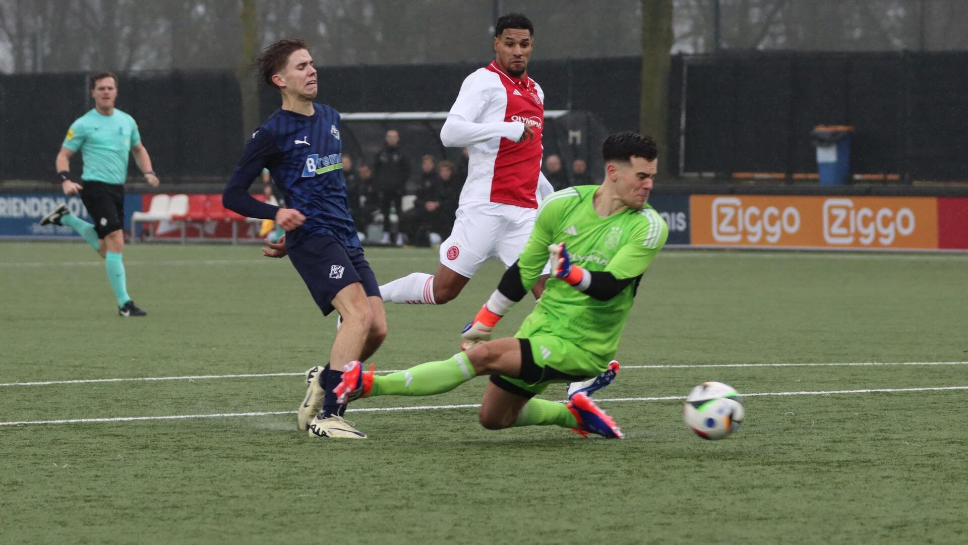 Genemuiden wint in Amsterdam van Ajax