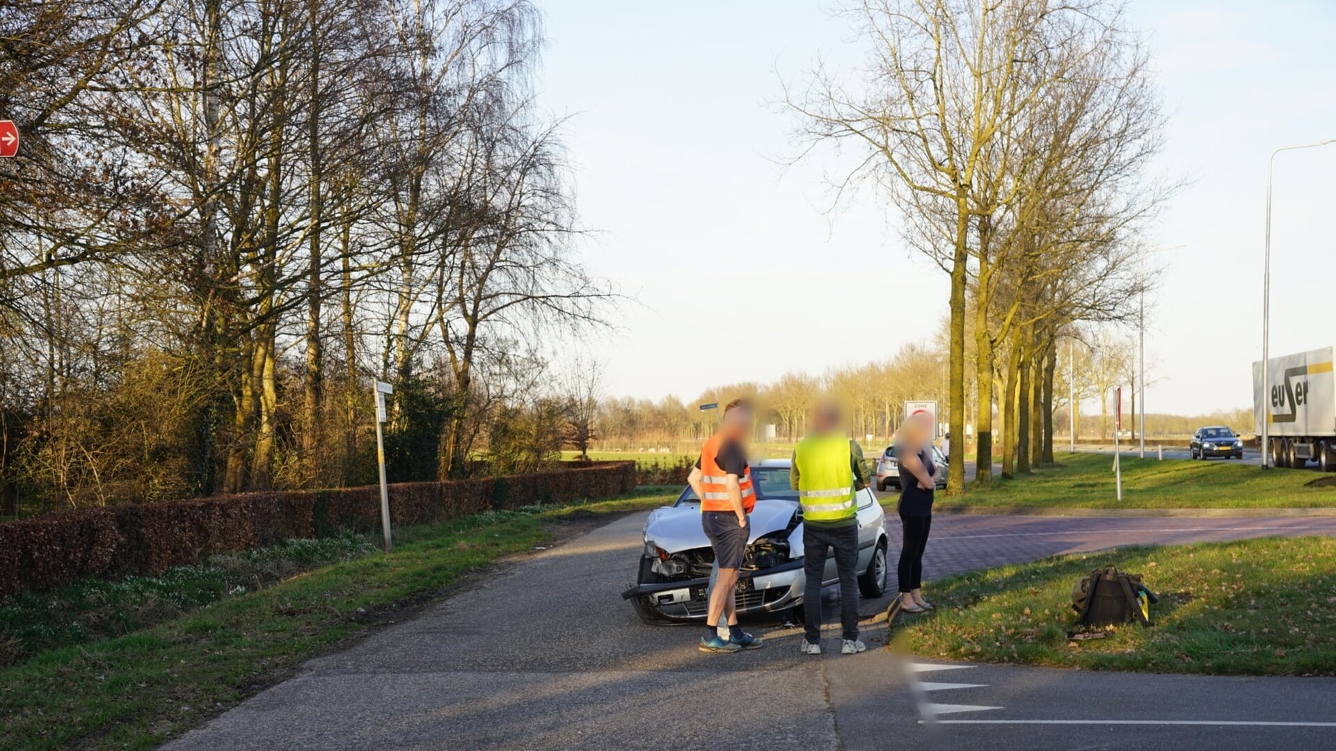 Bestuurder regelt zelf dat auto wordt afgesleept na ongeluk bij Oploo