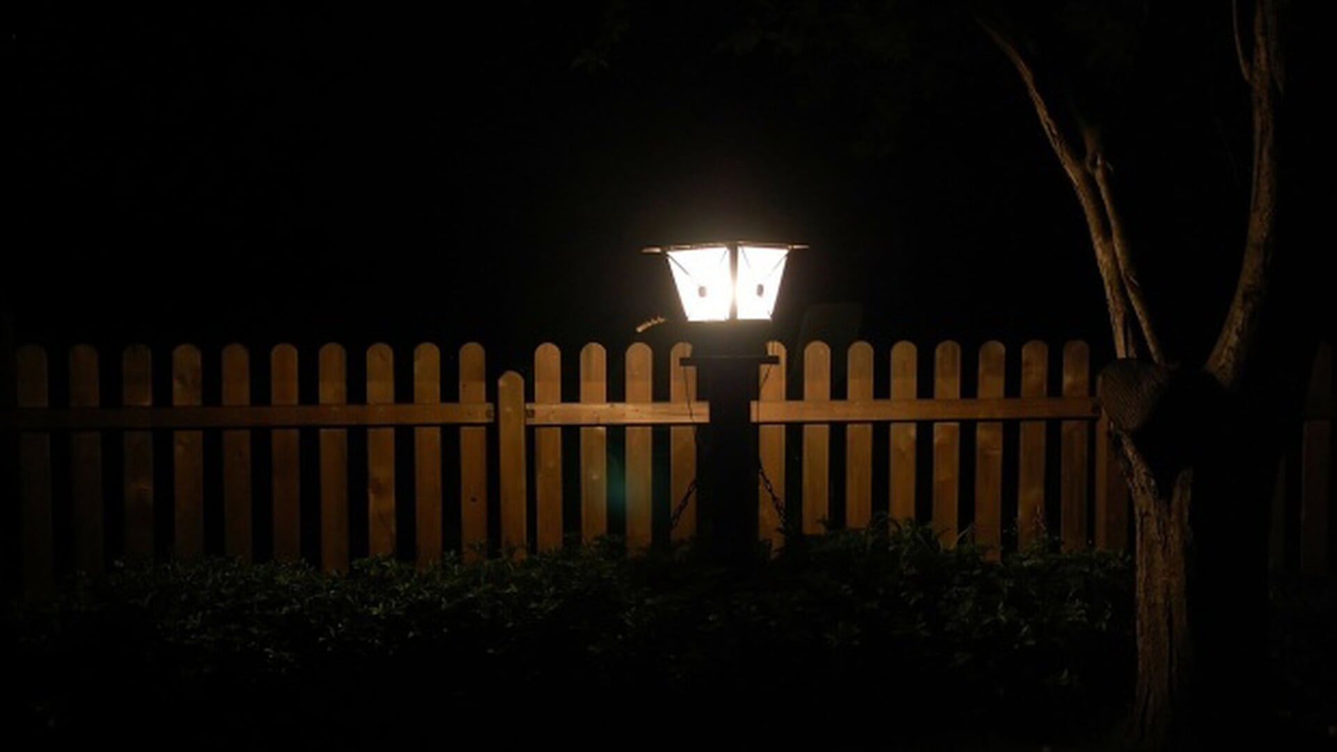 Inbrekers blijven rondhangen in Linden, dader snijdt zichzelf aan glas