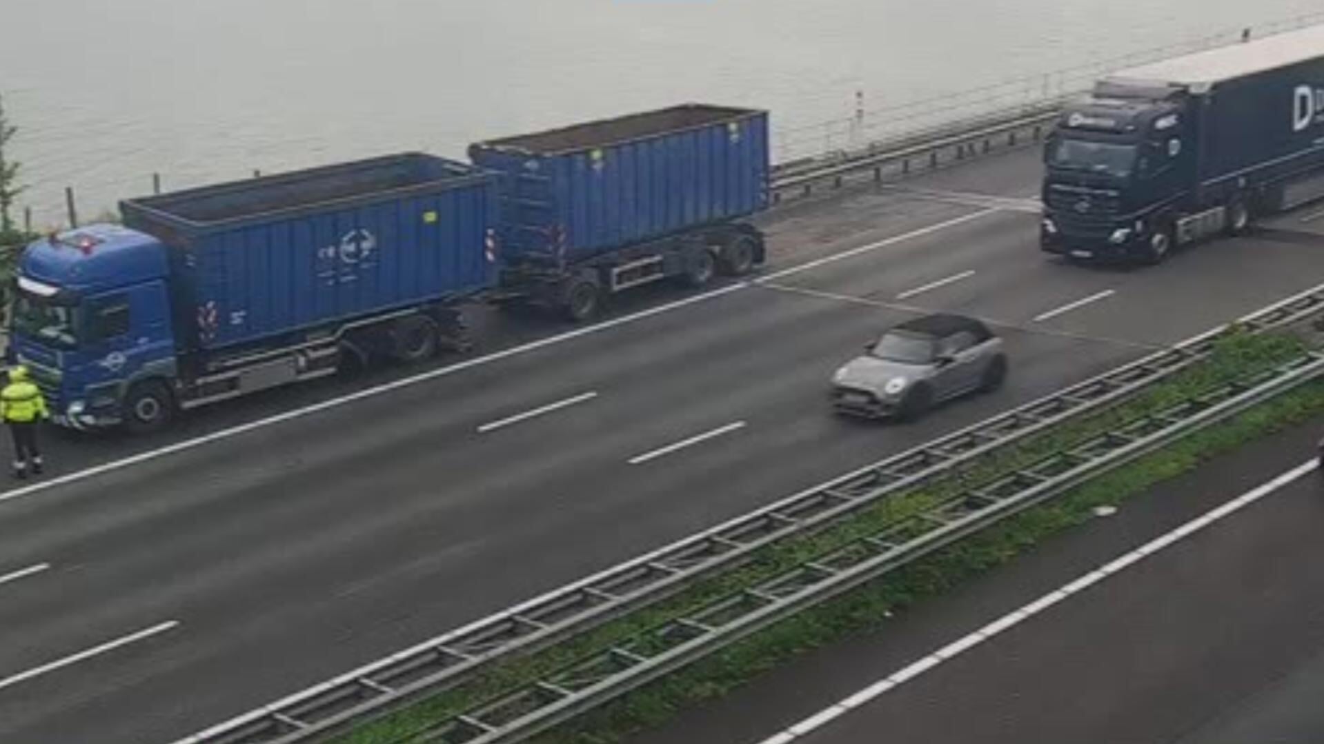 Lange File Op A16 Van Rotterdam Naar Breda Door Ongeluk Met Vrachtwagen ...