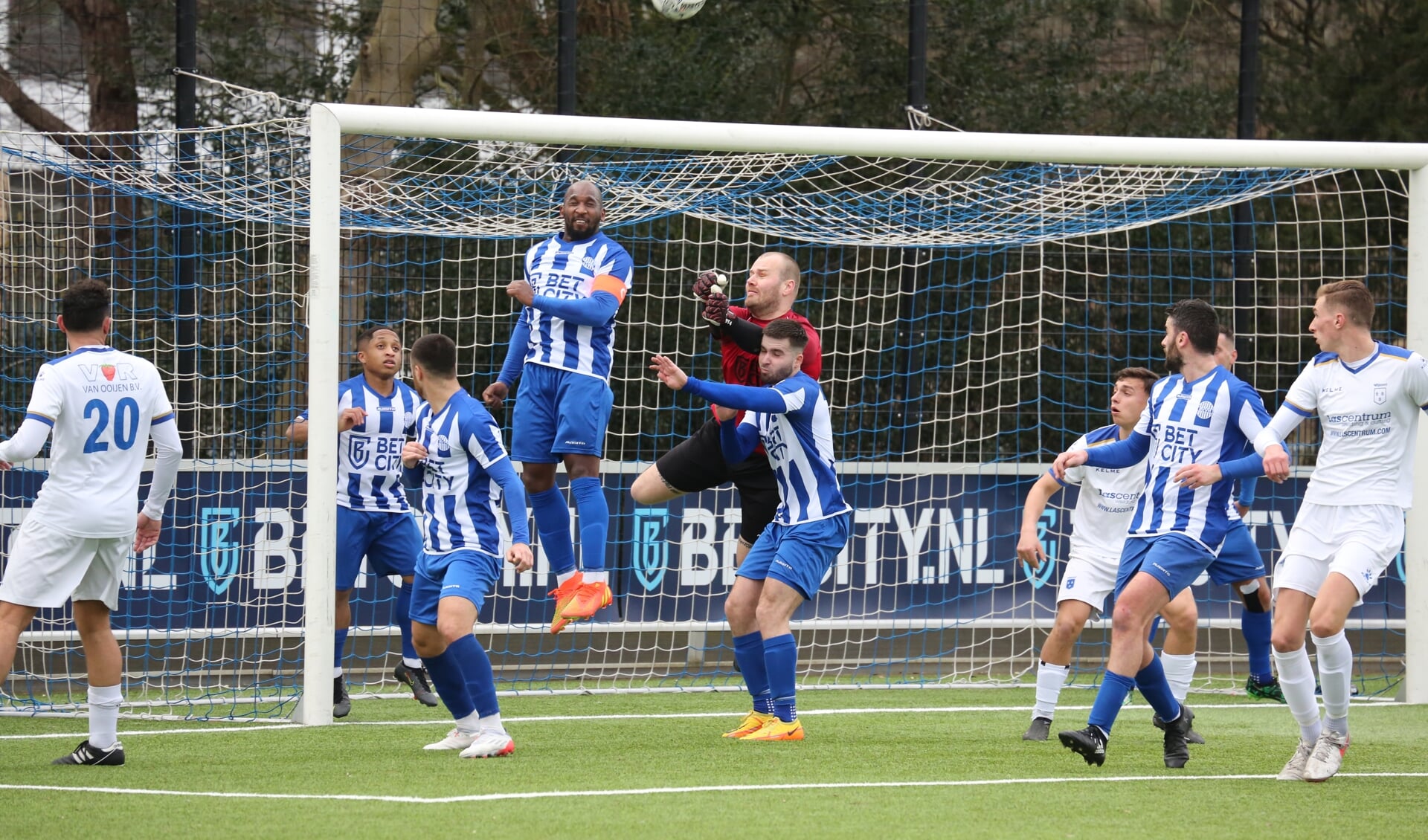 Rijsoord verliest met opgeheven hoofd