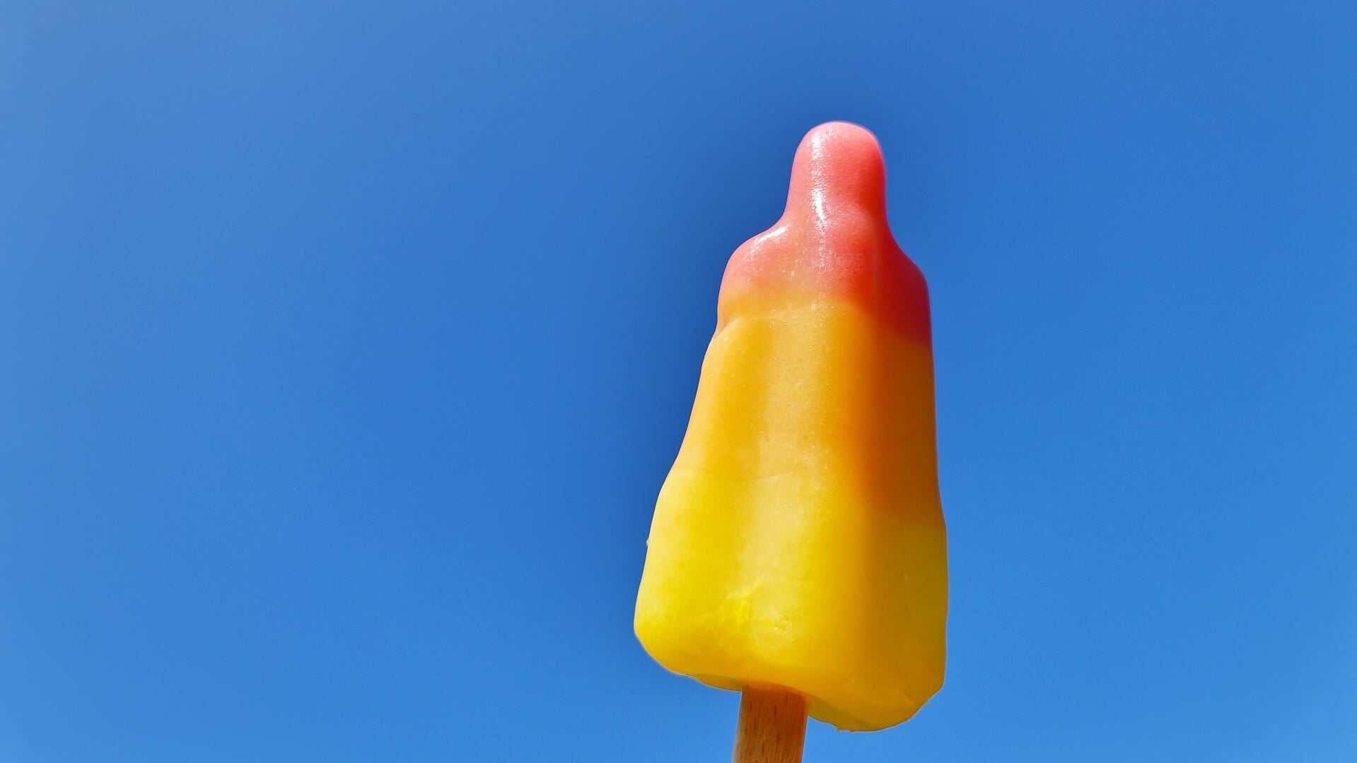 Warme woensdag eindigt met buien en Saharastof