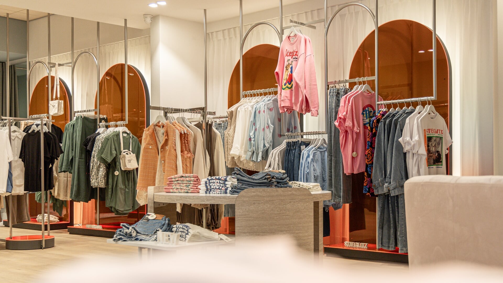 Zomer Sale Unique Mode met korting en ijsjes
