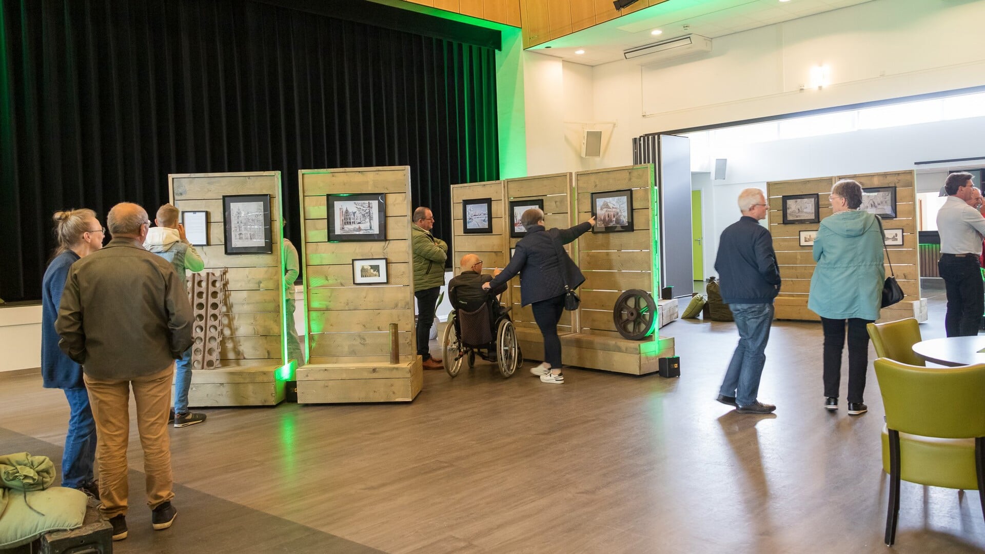 Bijzondere tentoonstelling met tekeningen van Britse soldaat geopend in Overloon