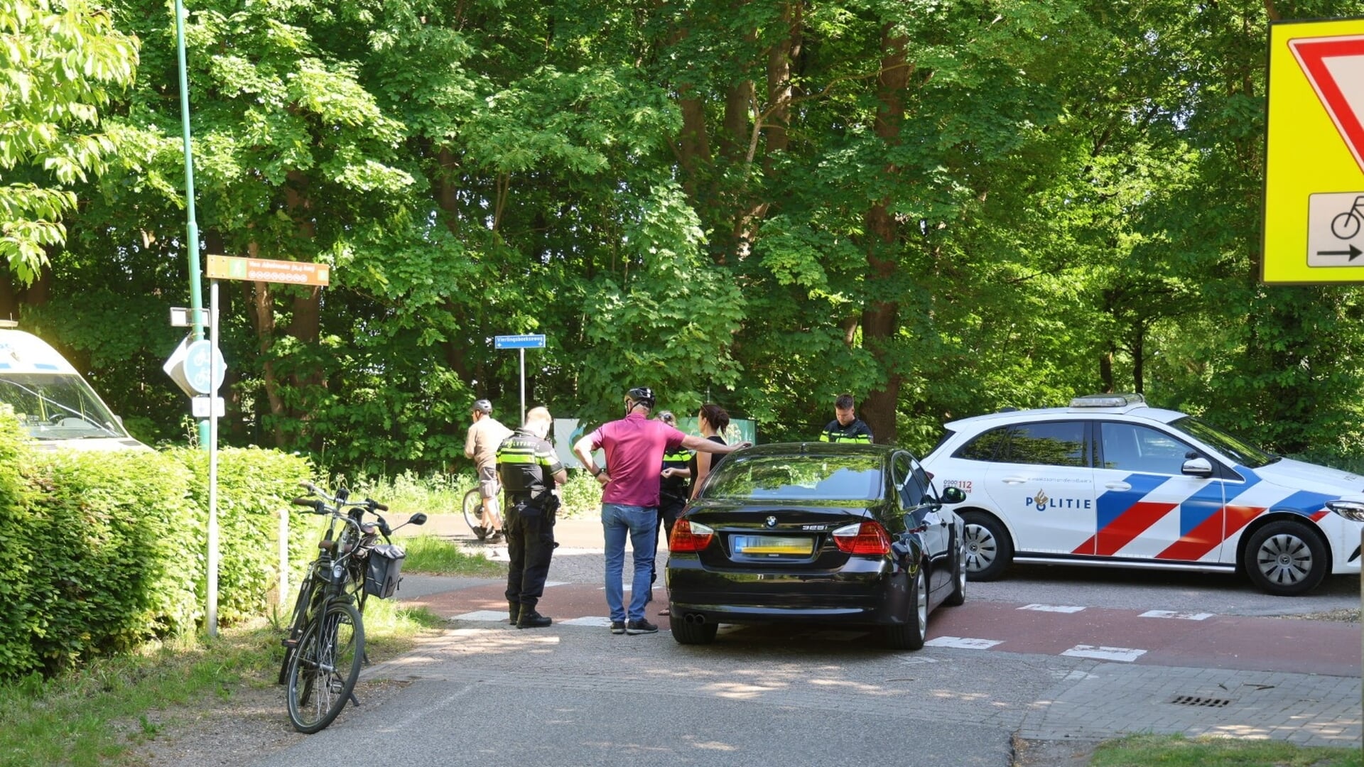 Fietsster gewond door botsing met auto bij Overloon