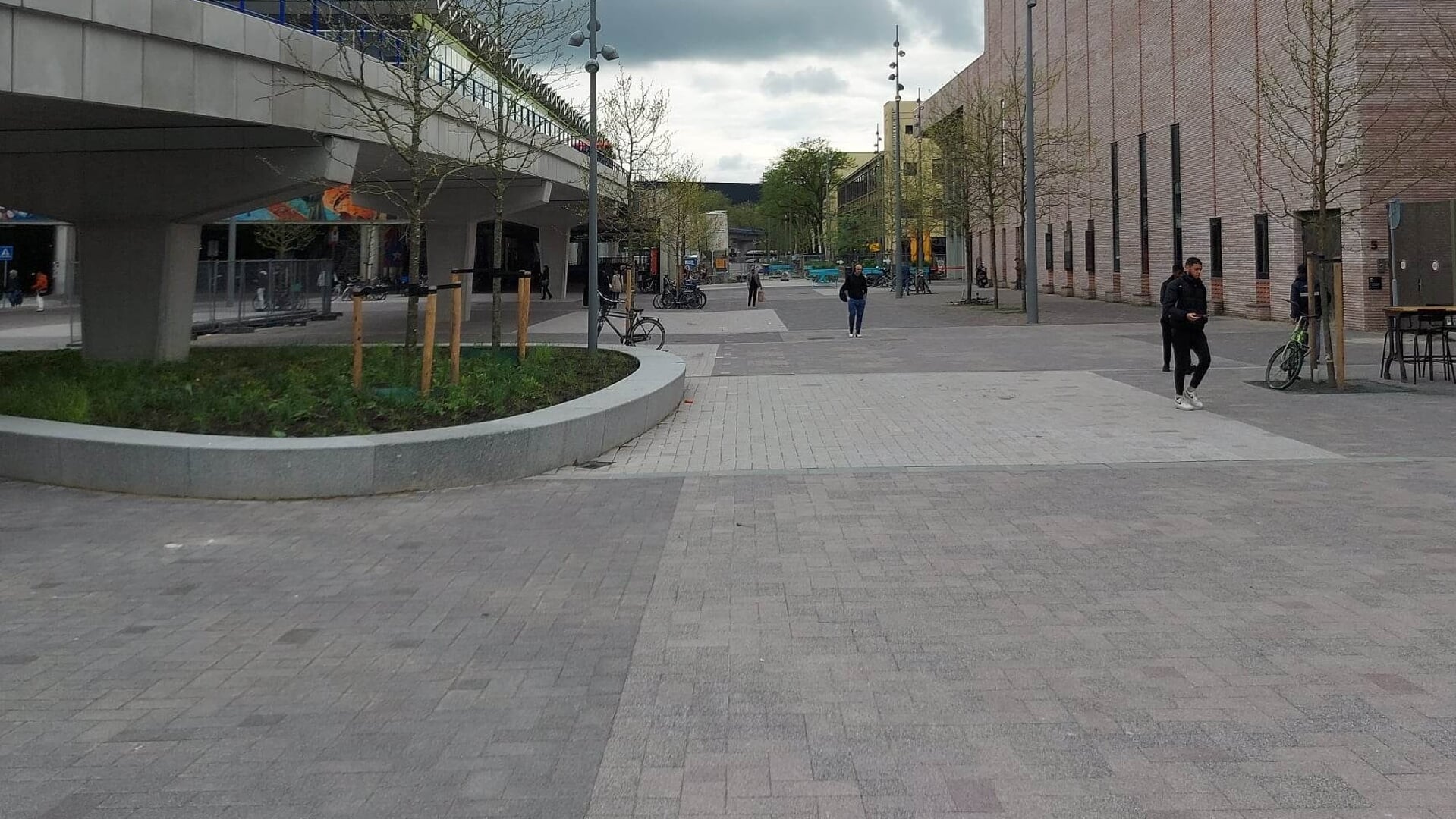 Nieuwe wandelpromenade bij Zuidplein zo goed als klaar, en er is ...