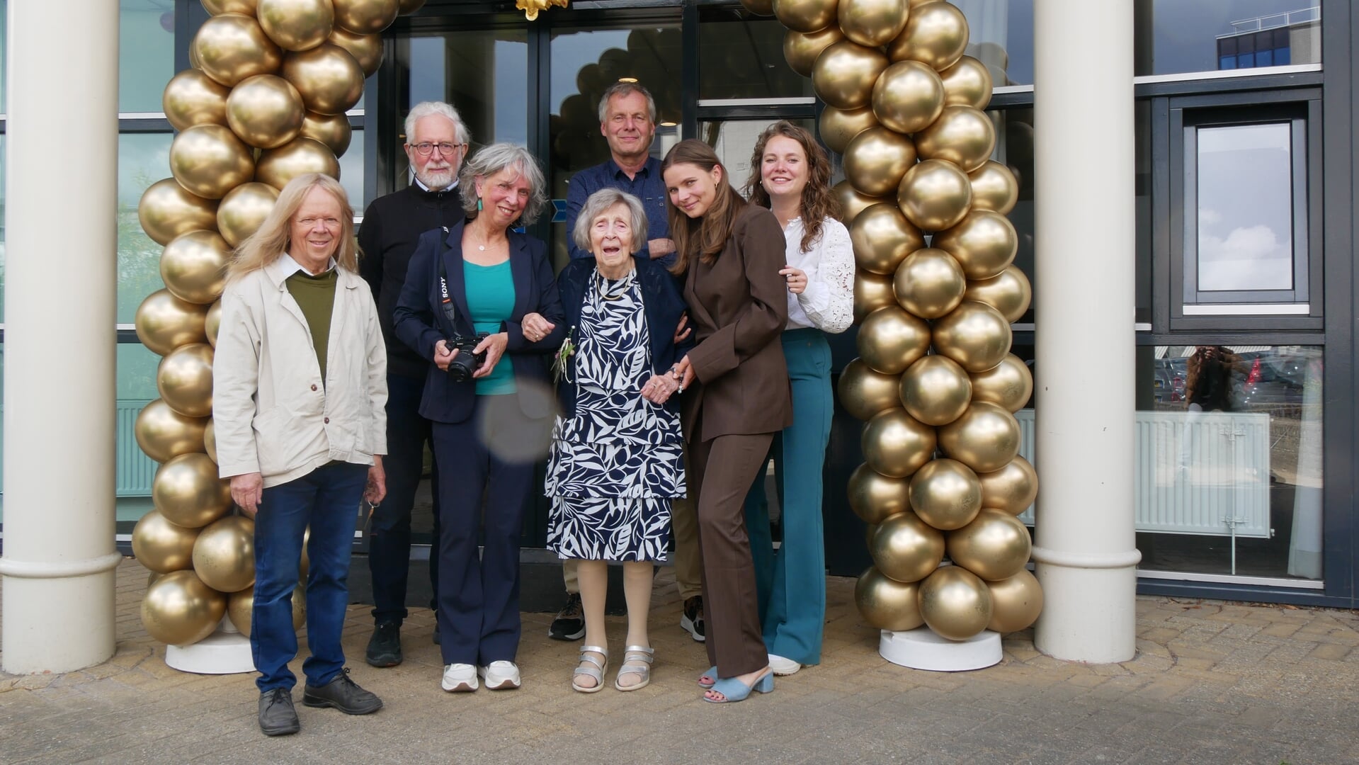 Feest bij Residentie De Meierij in Veghel: Mevrouw Wenstedt is 100 jaar!