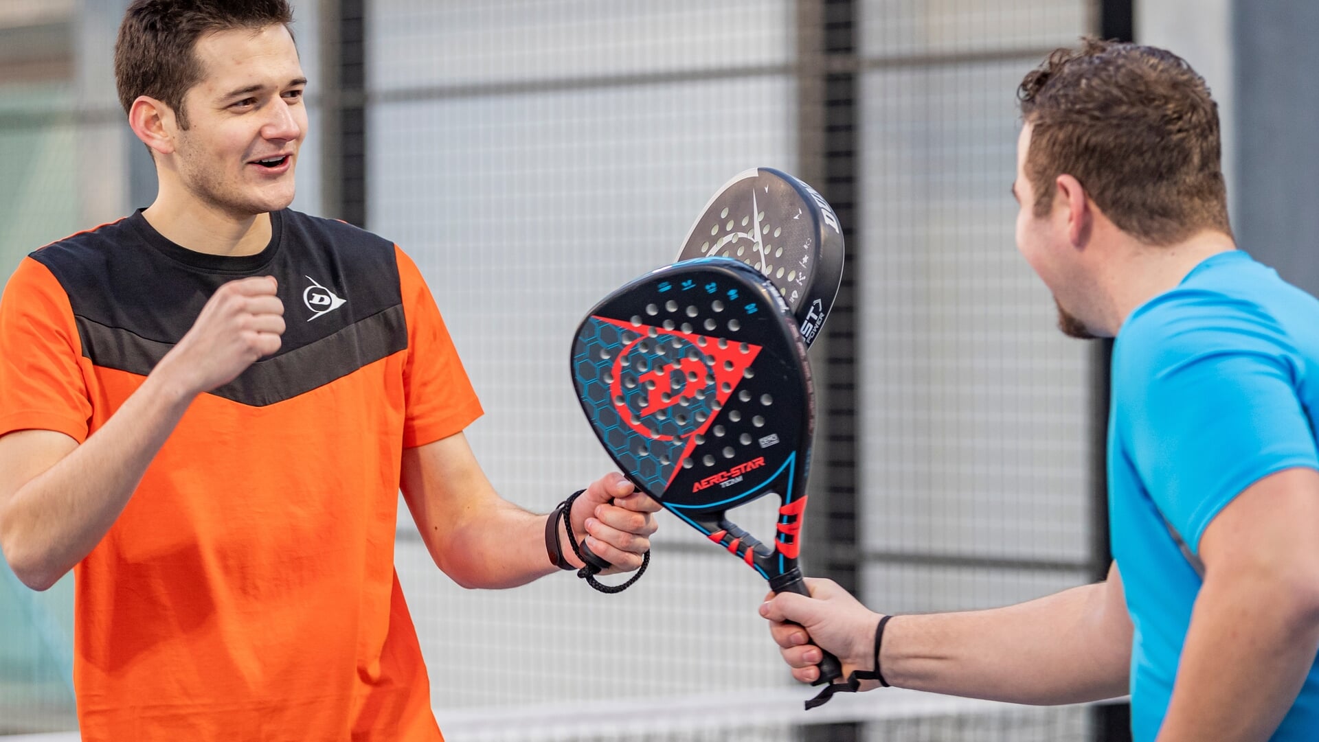 Onbeperkt tennissen en padellen met de Set’77 zomerchallenge