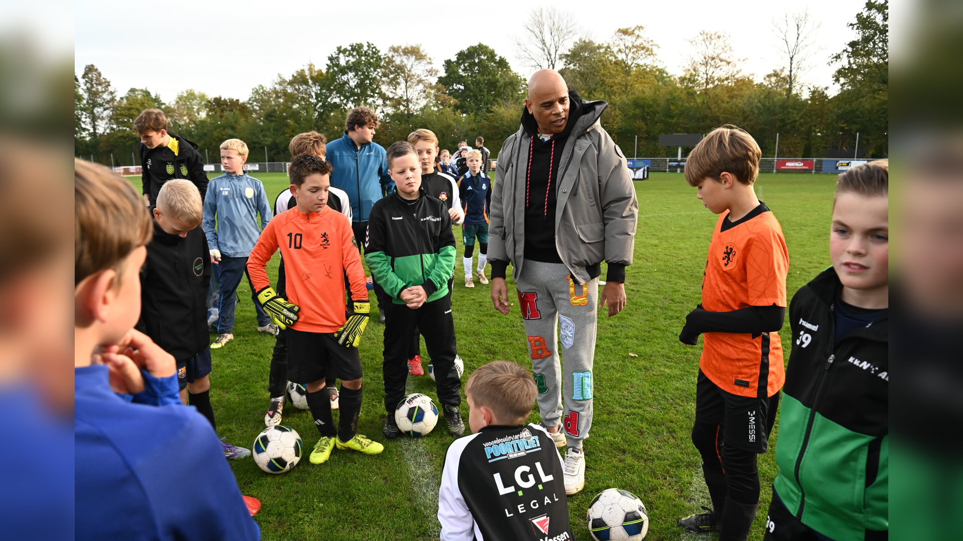 Ruim 7000 euro opgehaald met voetbalschool voor Vrienden van Siem