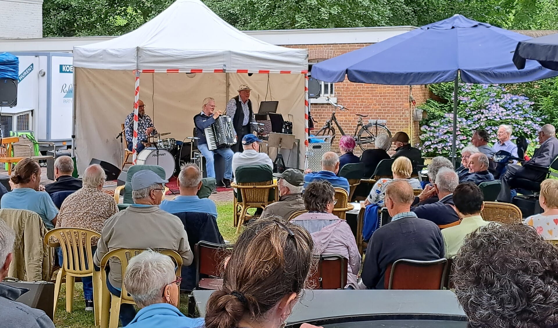 Vrolijke accordeonklanken in Rijsbergse pastorietuin - Al het nieuws ...