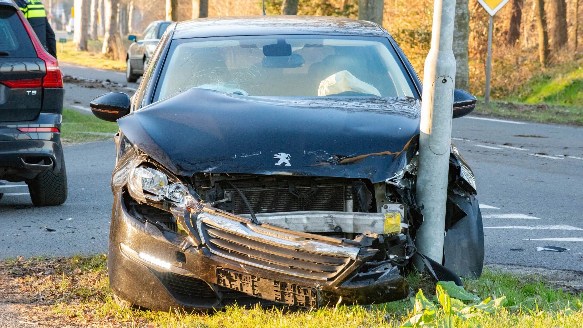 Drie auto’s botsen op elkaar in Frederiksoord