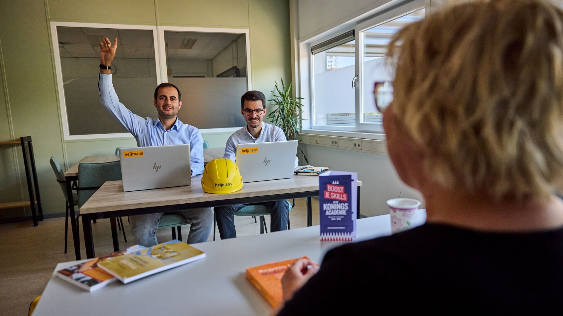 Heijmans en Koning Willem I College starten eerste bouwopleiding speciaal voor statushouders