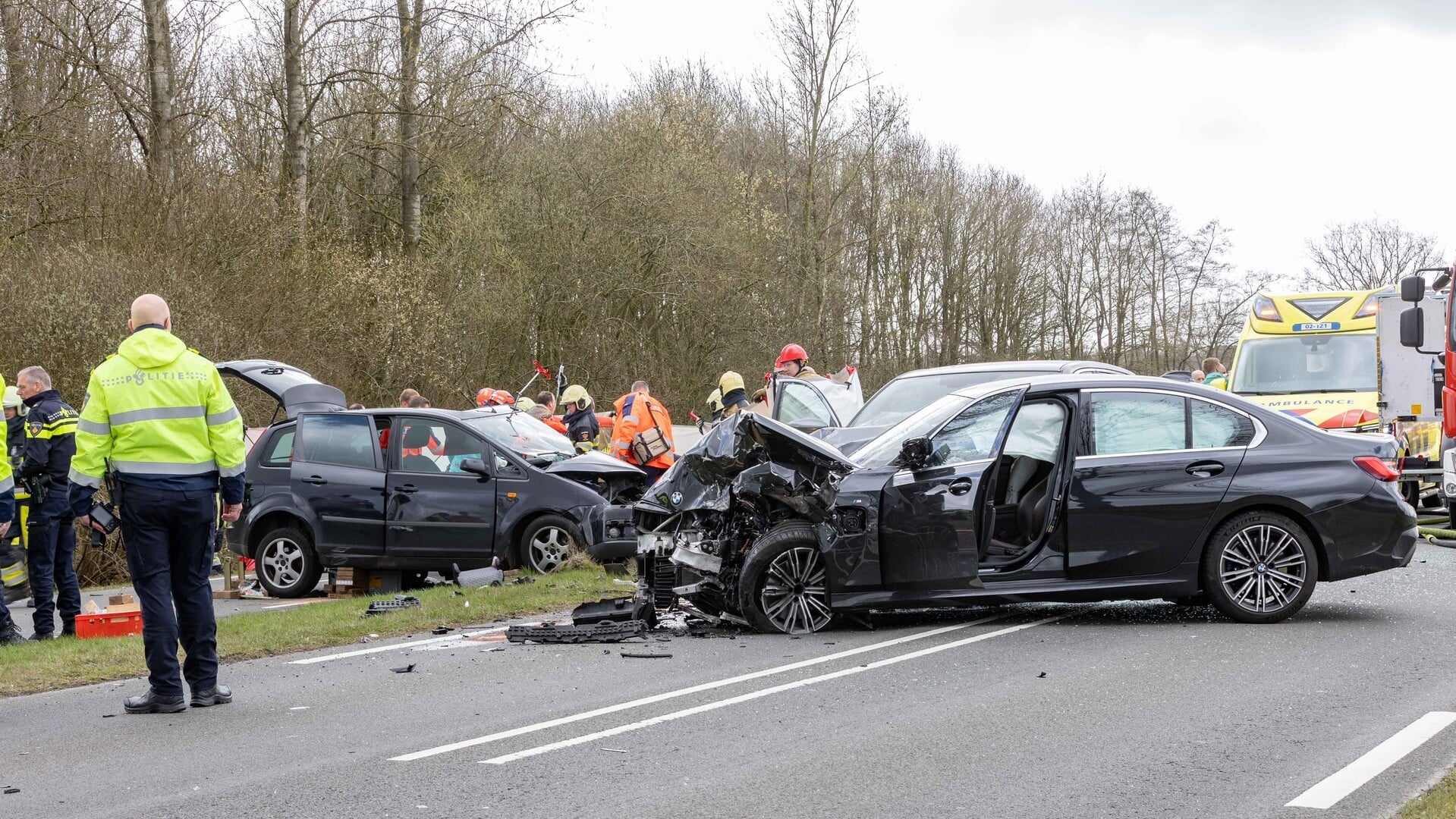 Man (39) uit Zwolle ernstig gewond bij ongeval in Friesland