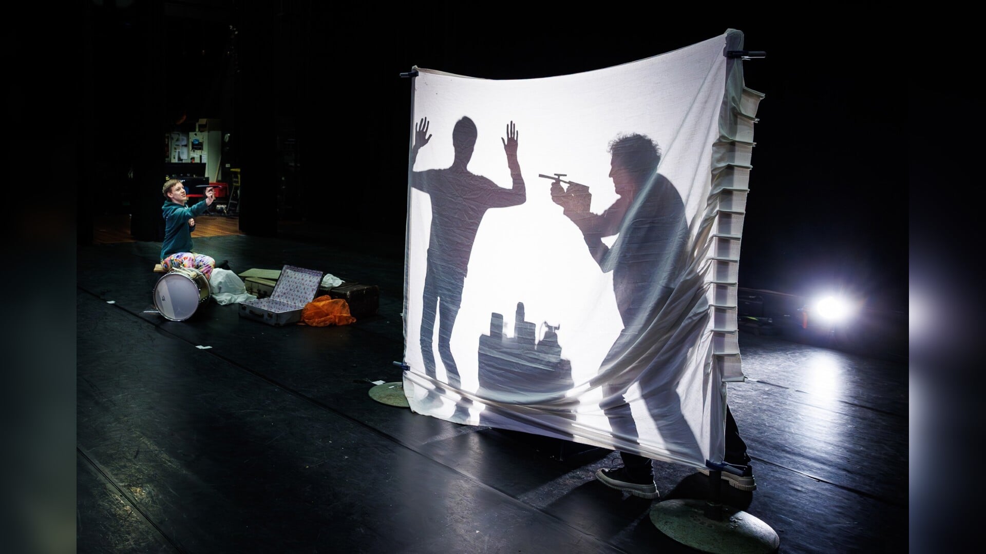 Kleinschalige theatervoorstelling ‘Bloedbroeders’ is tussen 12 en 25 april te zien in dorpshuis Kall