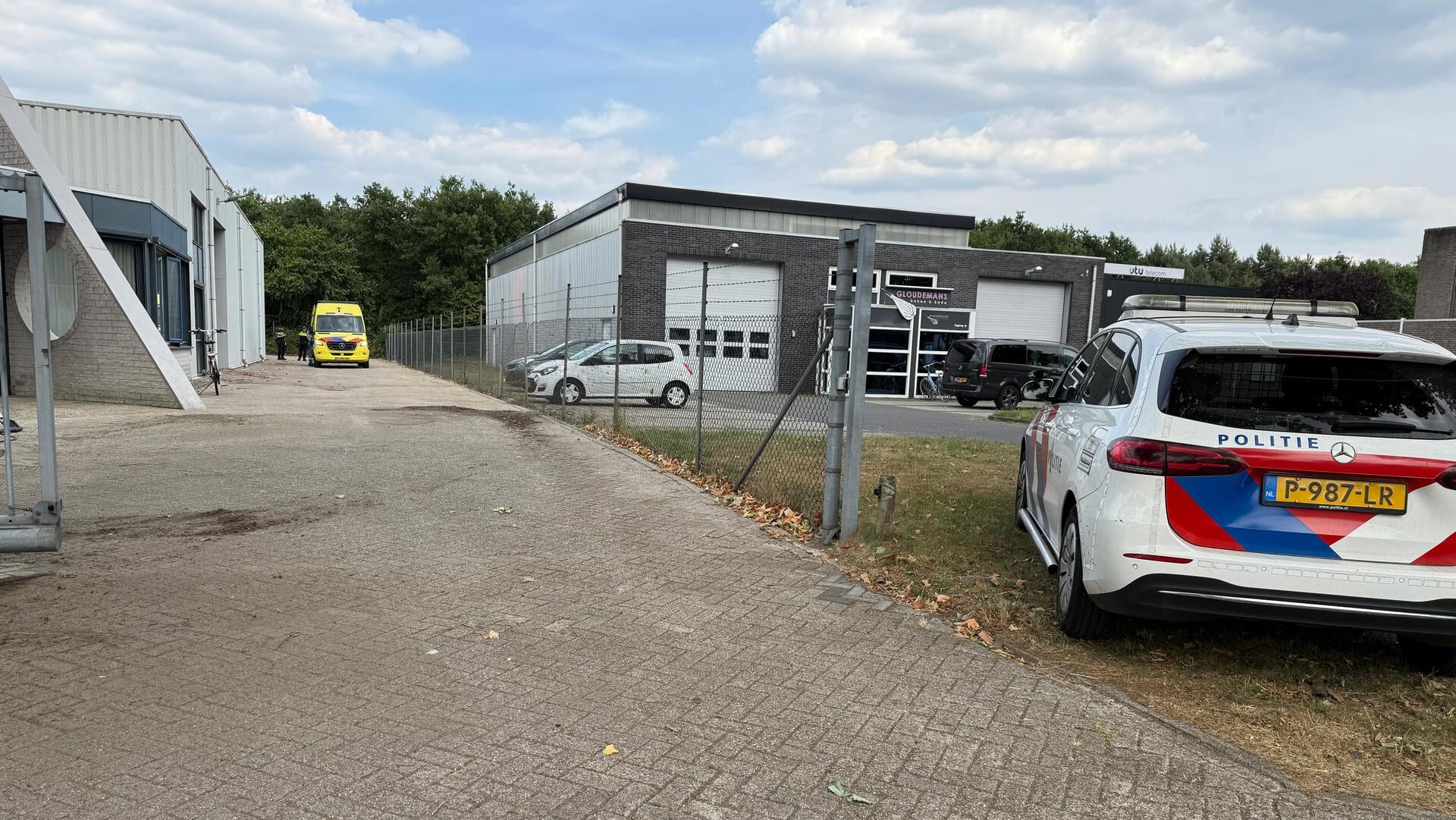 Bestuurder gewond na omgevallen schovel op Vluchtoord - kliknieuws.nl | De snelste lokale nieuwssite