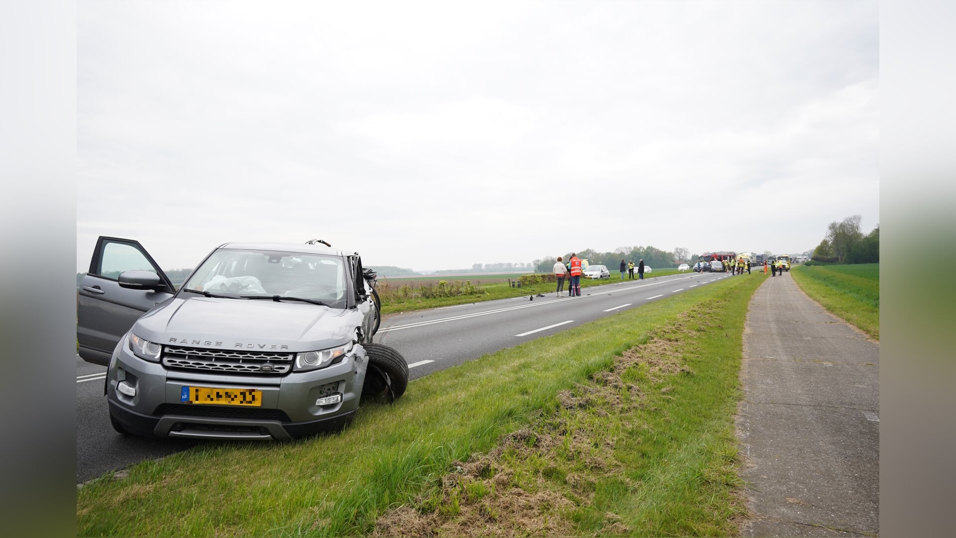 112 DRONTEN: Drie gewonden bij ernstig ongeval op Hanzeweg in Dronten