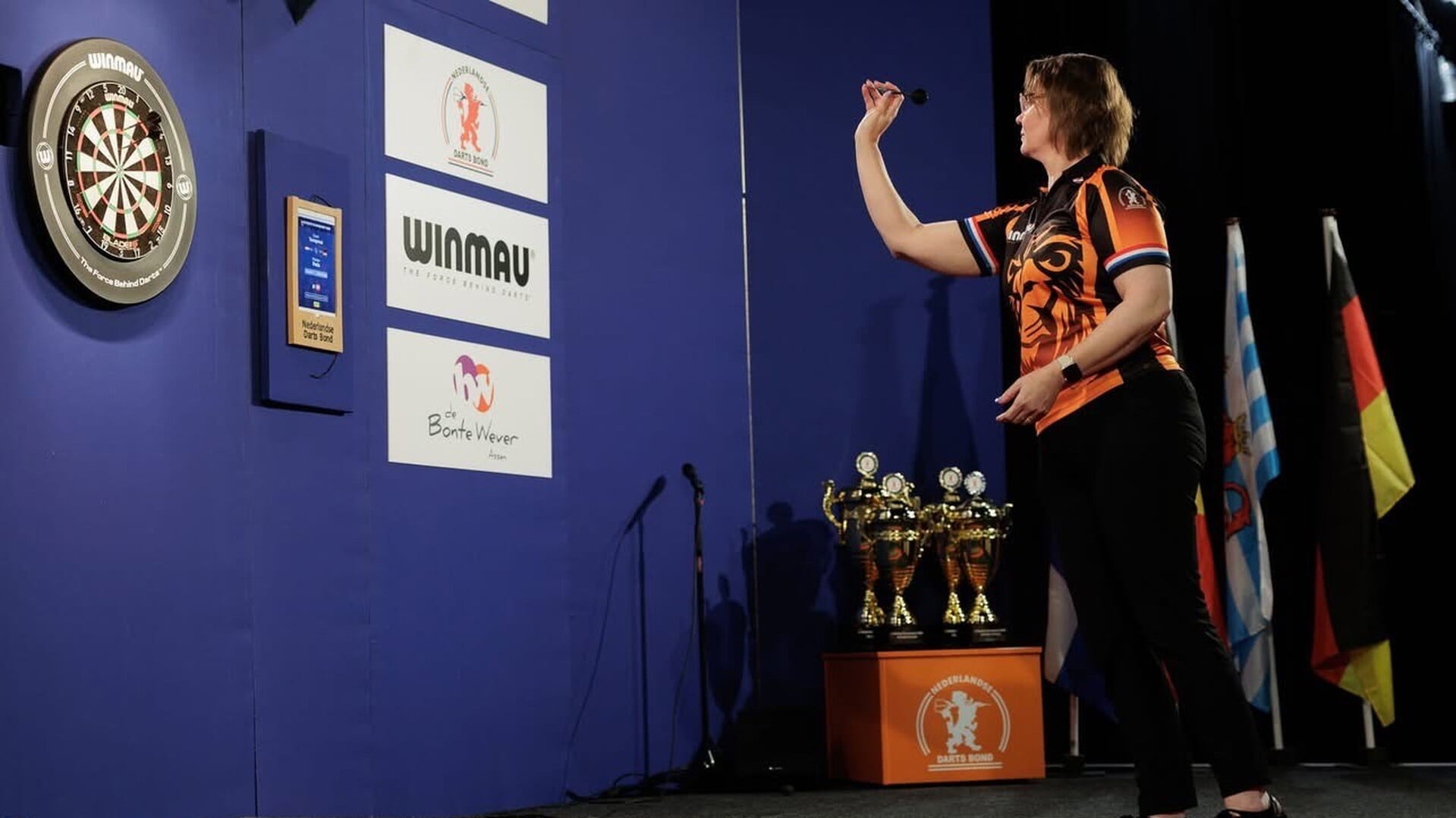 Adriana uit Swifterbant wint met Nederlands damesteam 4 Nations darttoernooi