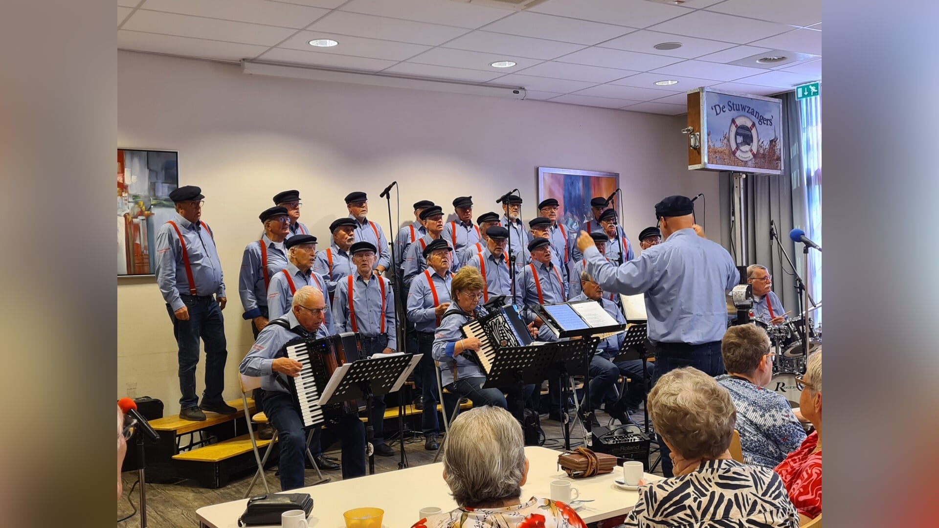 Feestelijke middag met De Stuwzangers bij De Zonnebloem Steenwijk