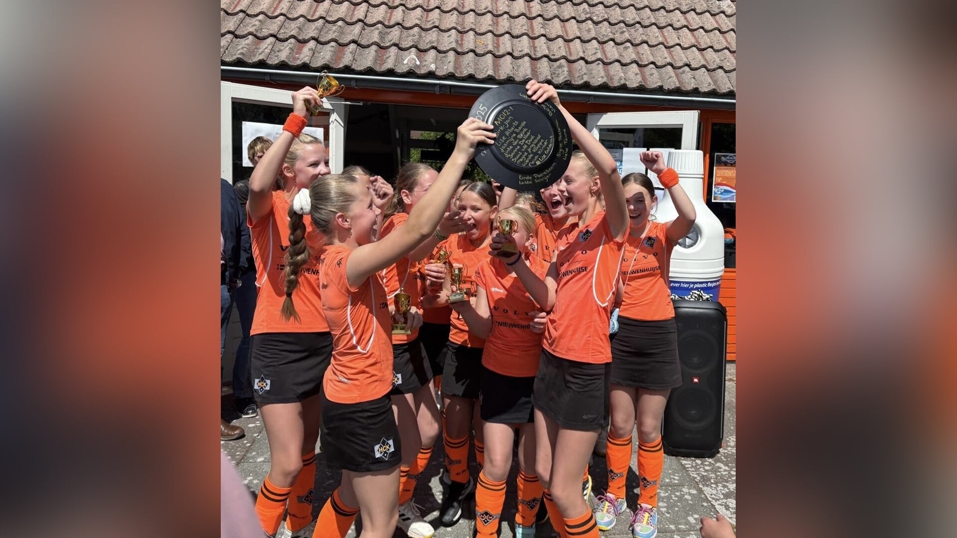 MO12-1 ongeslagen kampioen