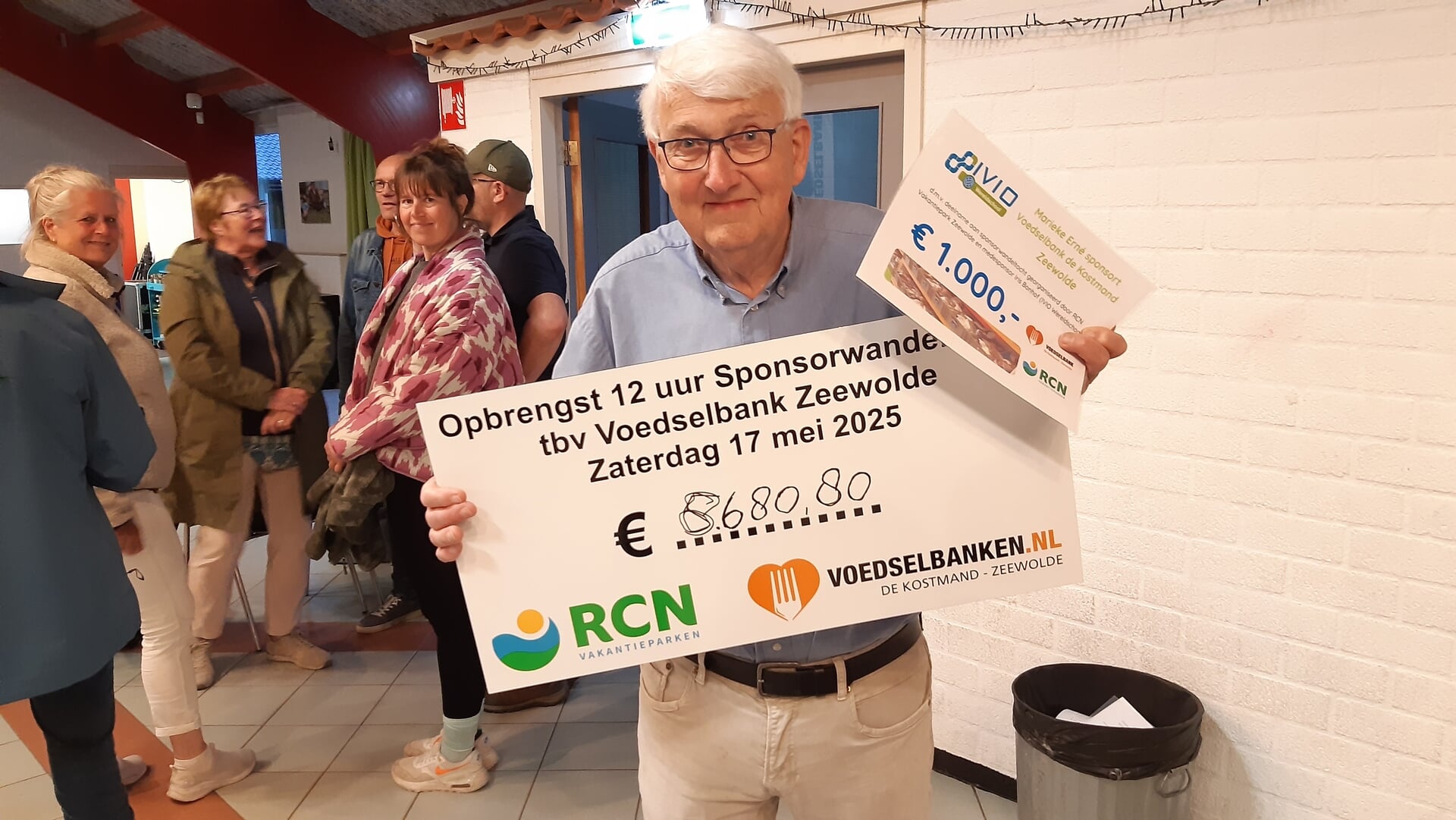 Wandelaars zamelen 8.680 euro in voor Voedselbank Zeewolde