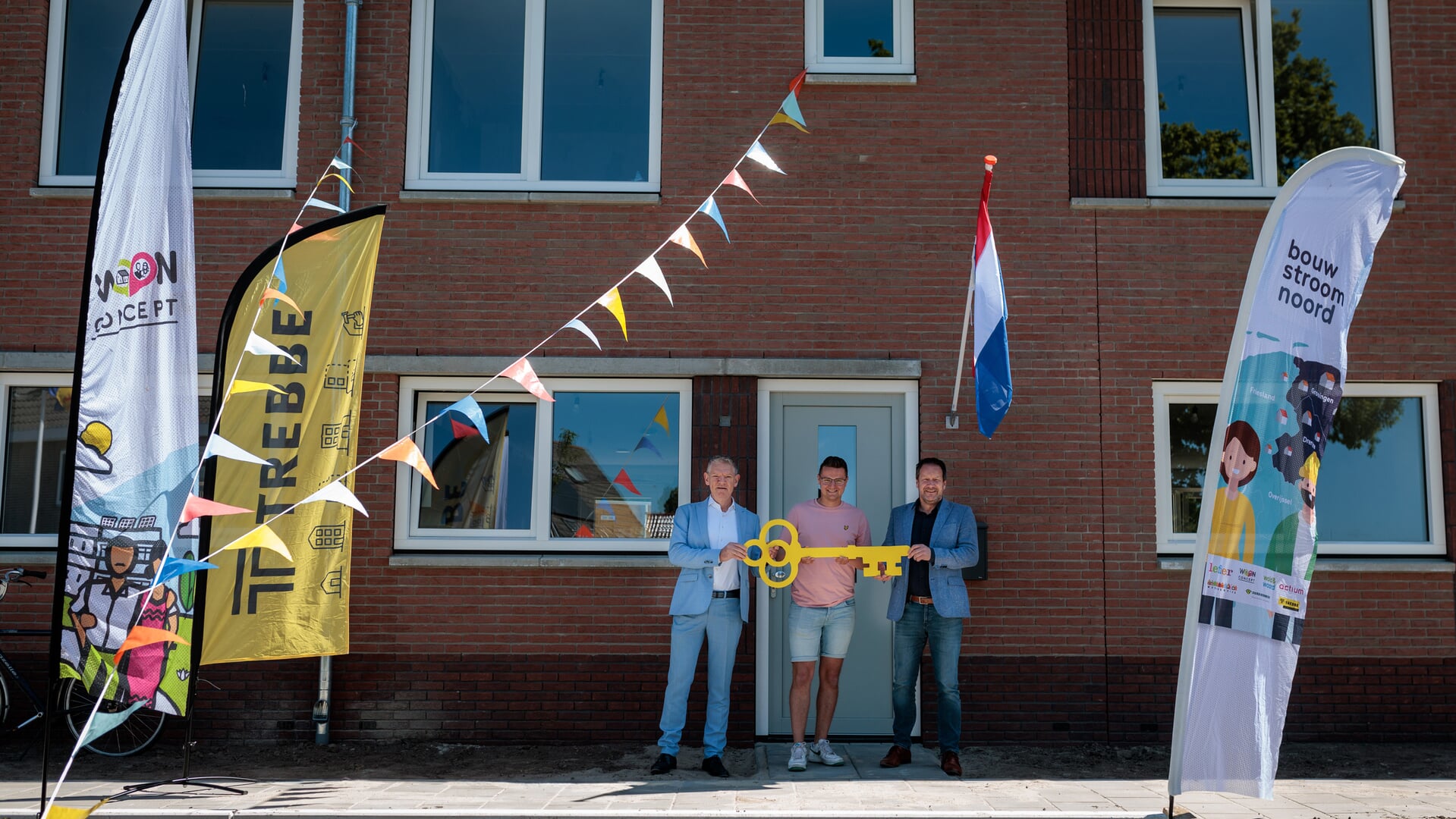 Negen huishoudens krijgen de sleutel van hun nieuwbouwwoning aan Blaankamp in Steenwijkerwold