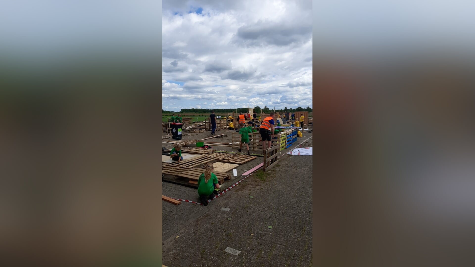 Jonge bouwers kunnen los in Spiekerdorp aan Zee tijdens Hemelvaartweekend