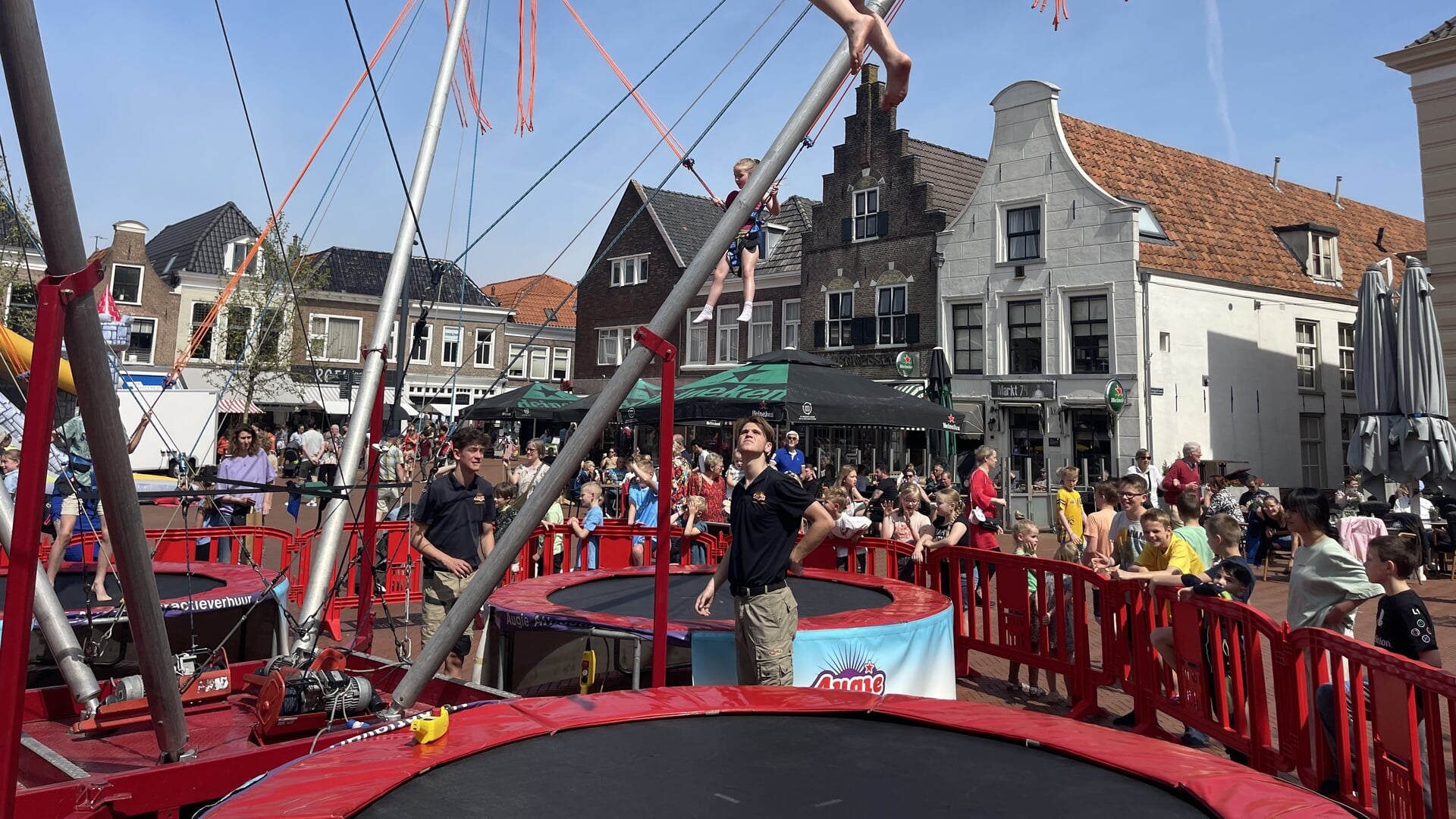 Steenwijk verandert Markt in gratis speelparadijs tijdens Voorjaarsbraderie