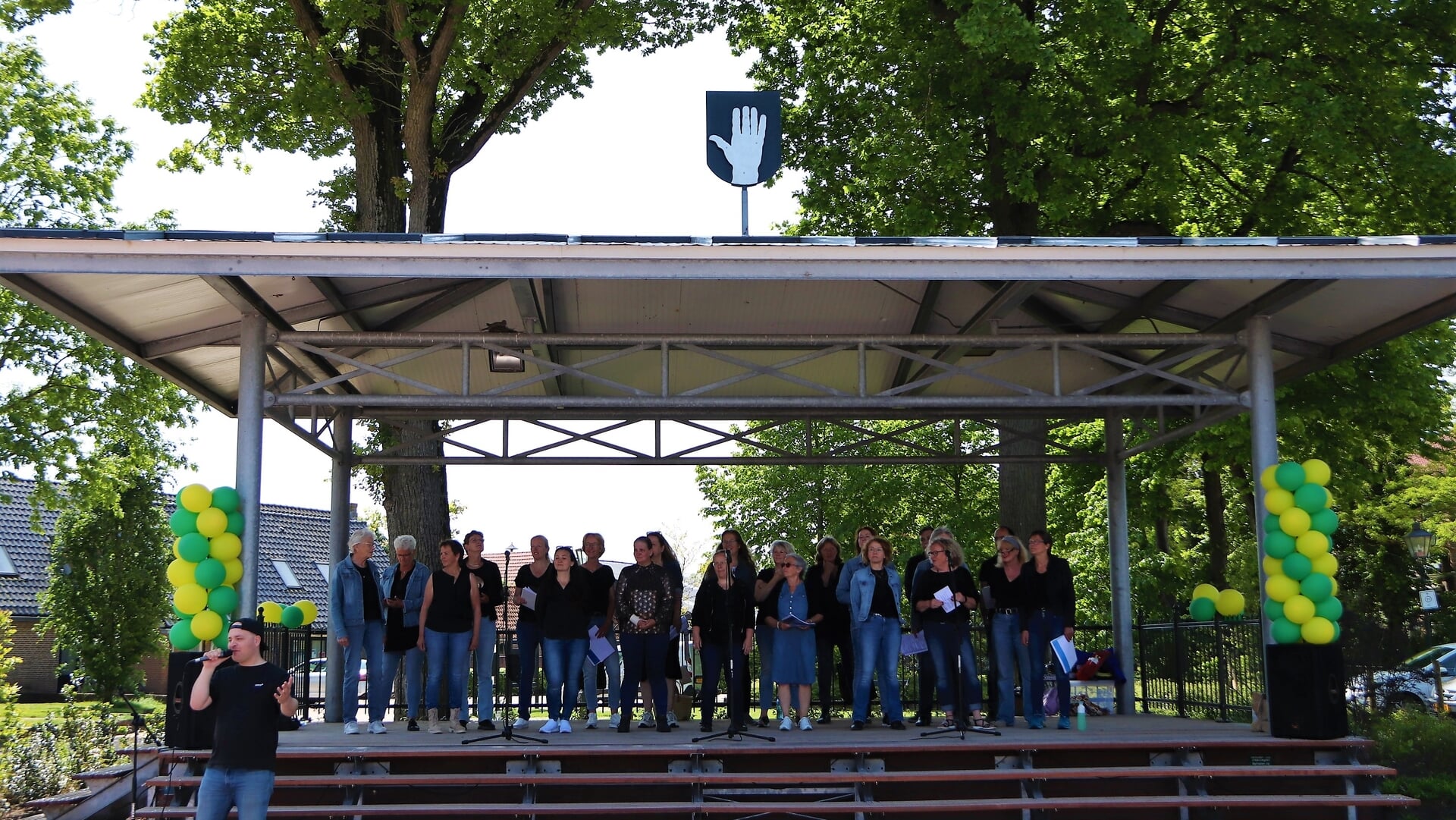 Pop in de Kop geeft openluchtconcert op het Marktplein in Oldemarkt
