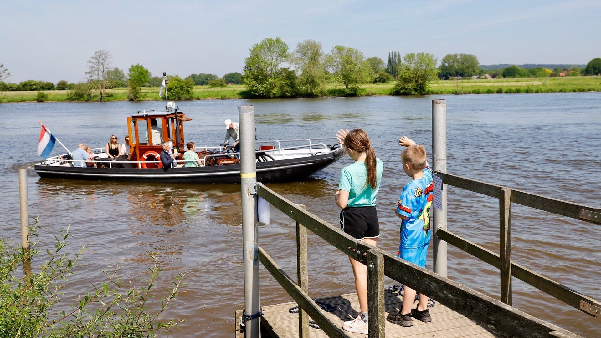 Historisch voetveer viert tien jaar terug in de vaart