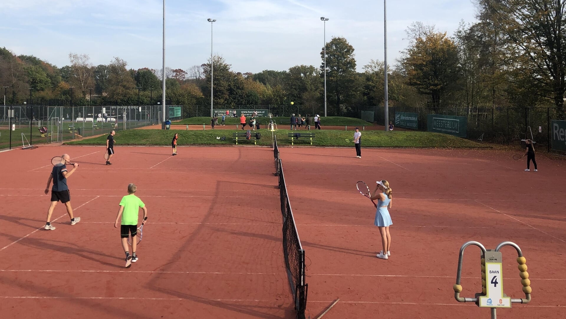 Gehele zomer onbeperkt tennissen en padellen