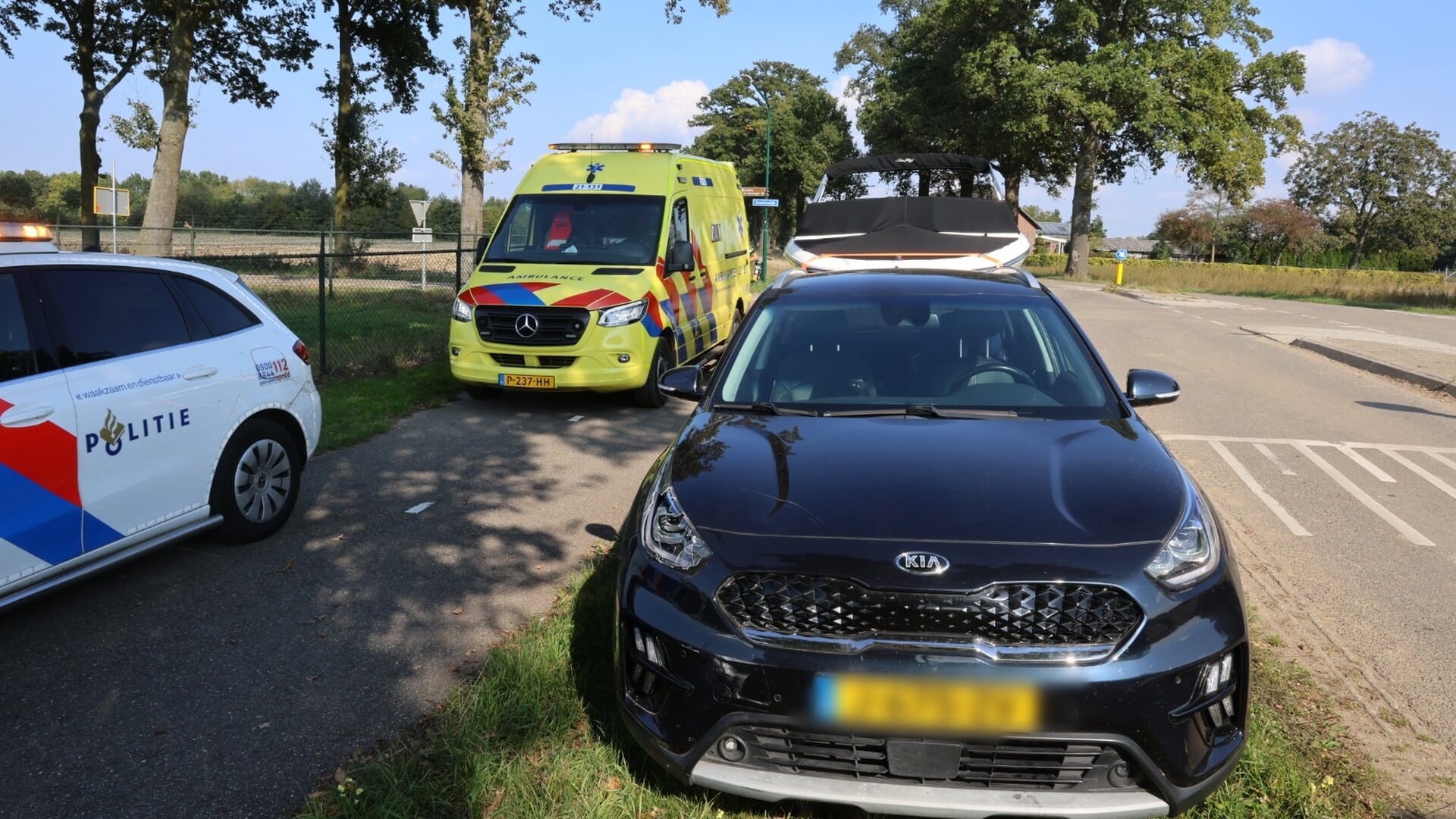 Brommerrijder gewond bij aanrijding op kruising in Beers