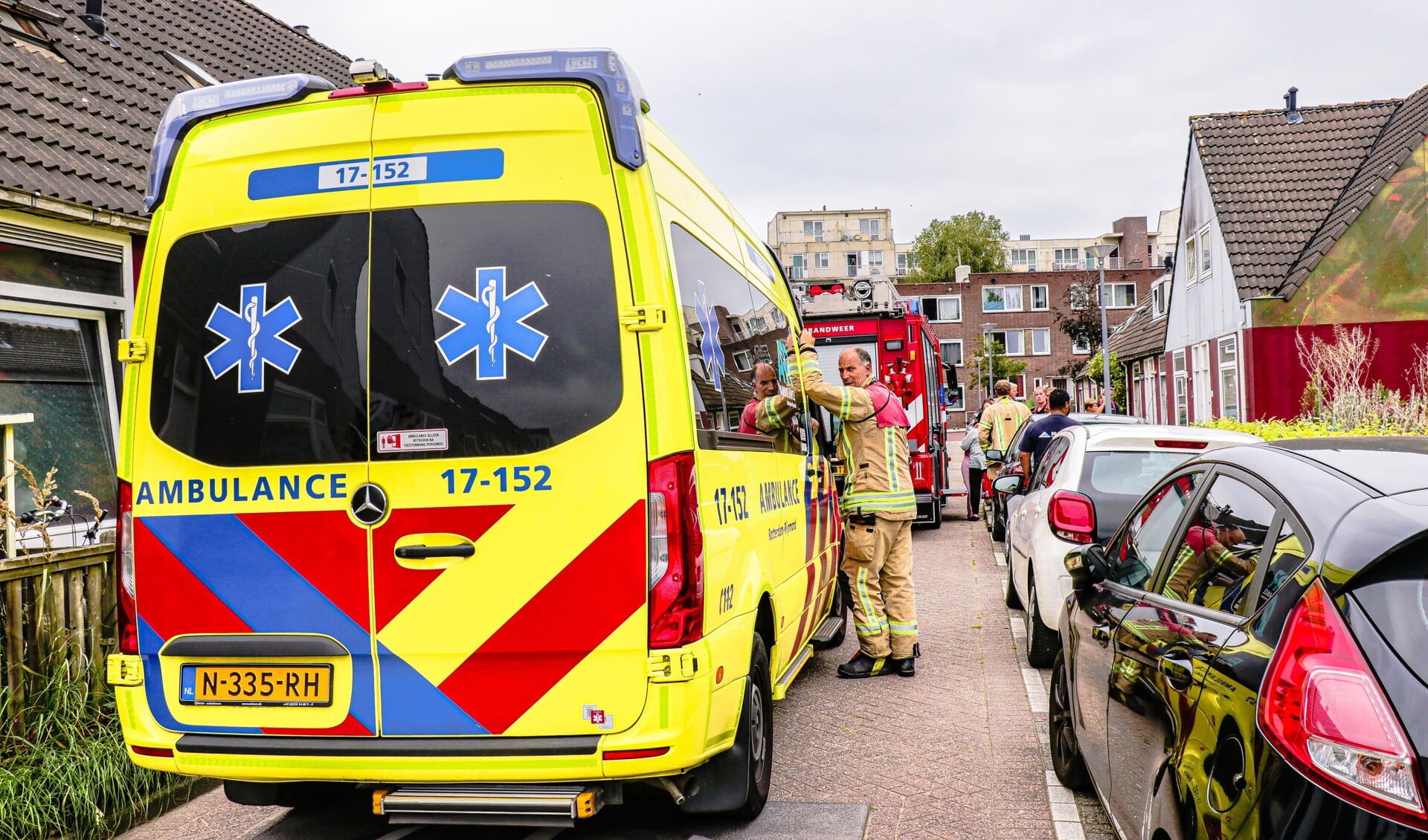 Brand op tijd geblust nadat buitenspelende kinderen de brandweer bellen Adverteren Rotterdam