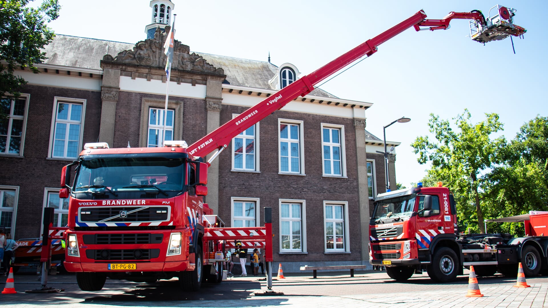 Brandweer roept op: laad fietsaccu’s veilig op