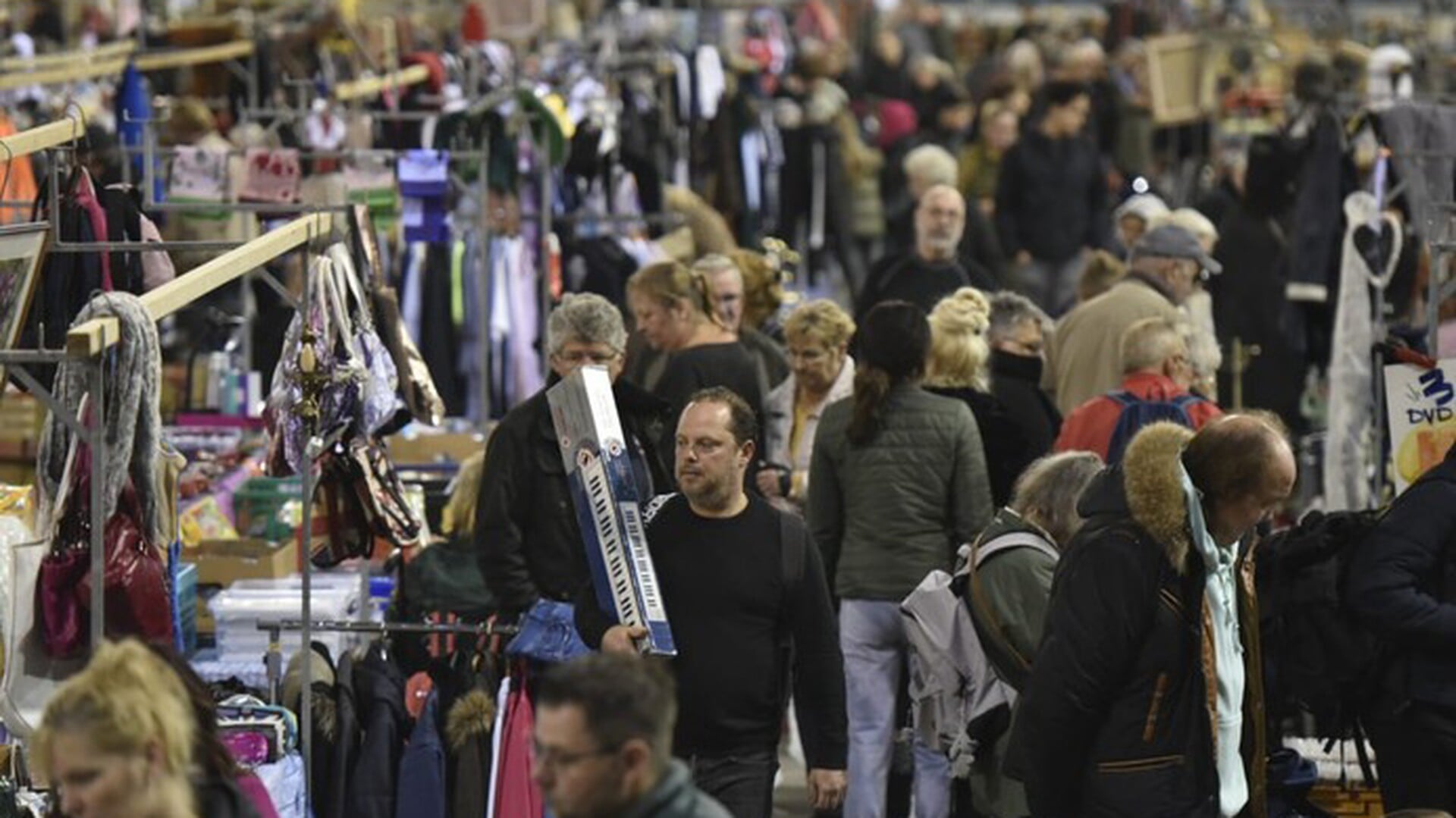 Snuffelmarkt in de Brabanthallen in Den Bosch